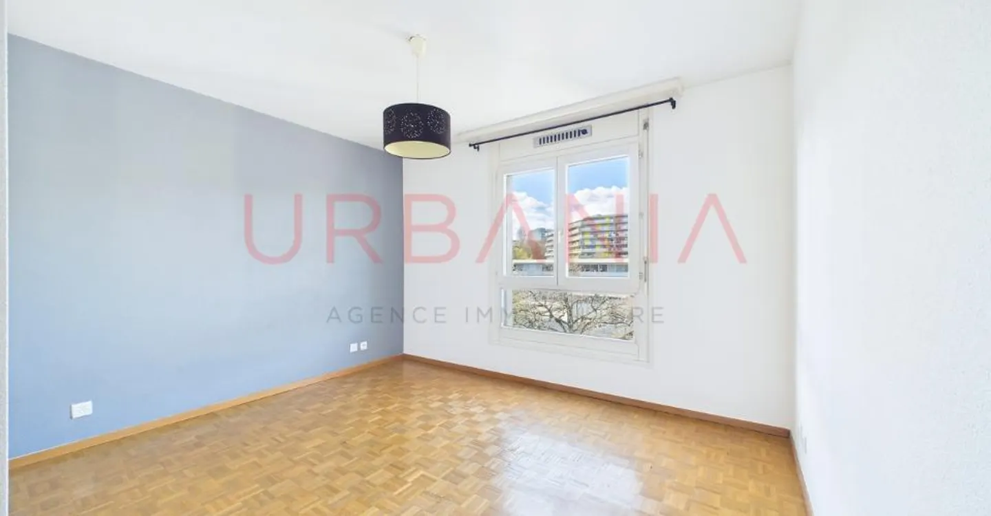 Superbo appartamento luminoso di 6 stanze con ascensore privato e balconi - Foto 6 di 11