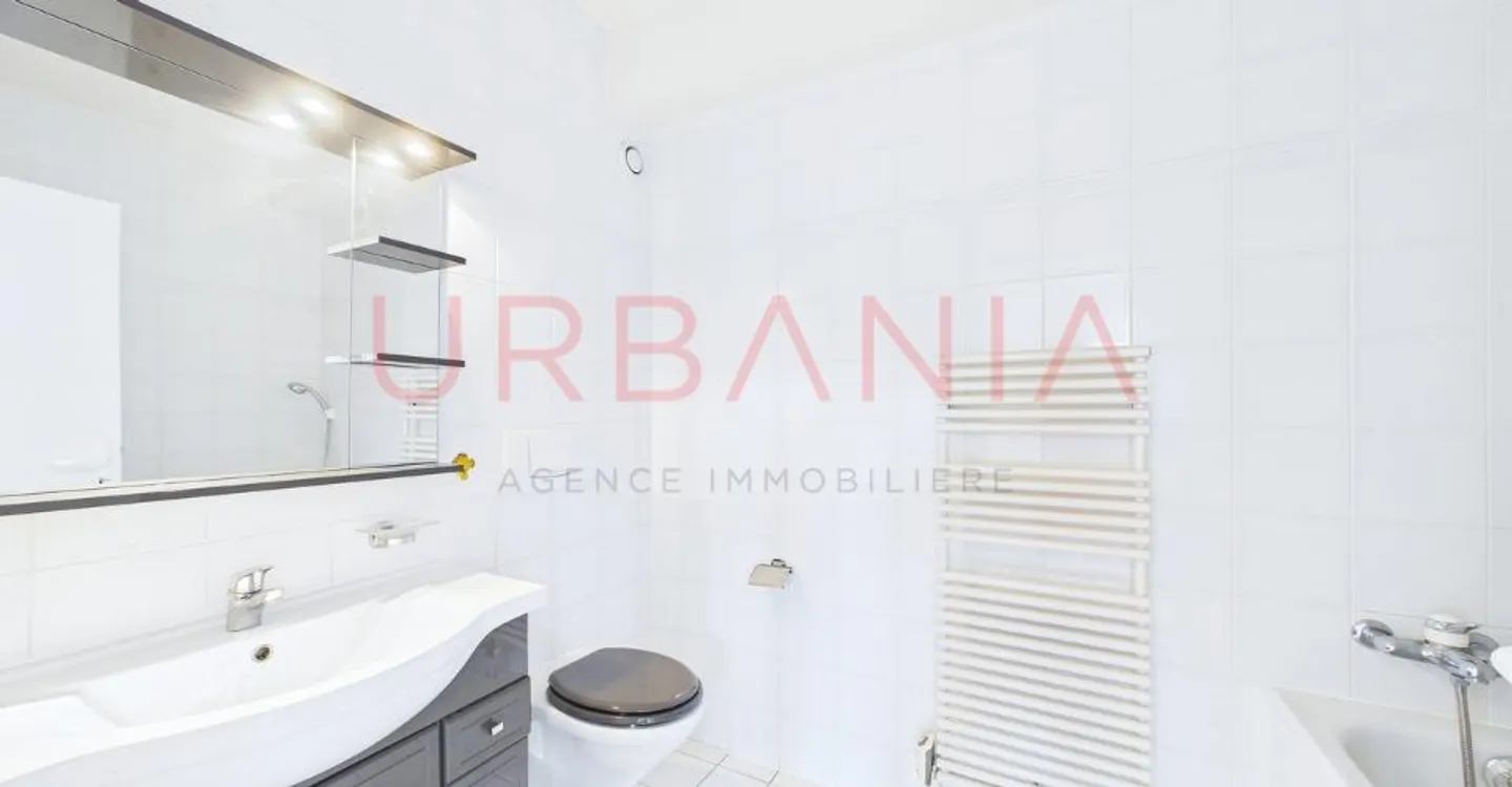 Superbo appartamento luminoso di 6 stanze con ascensore privato e balconi - Foto 9 di 11