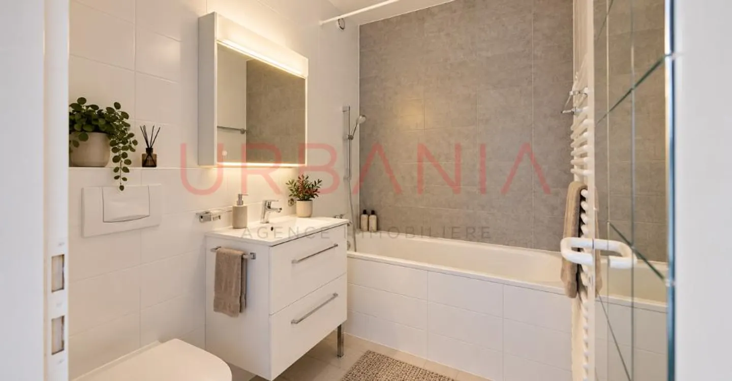 Superbo appartamento luminoso di 6 stanze con ascensore privato e balconi - Foto 10 di 11