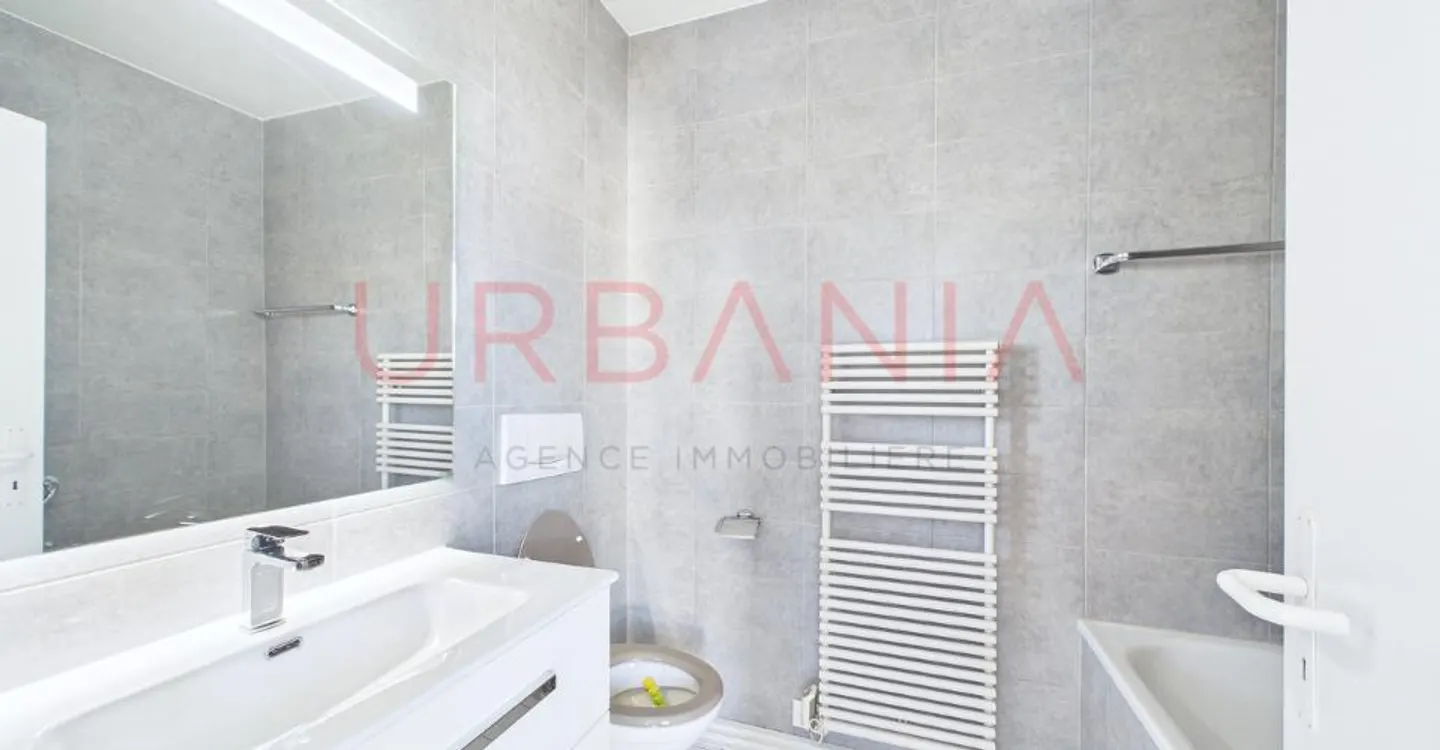 Superbo appartamento luminoso di 6 stanze con ascensore privato e balconi - Foto 11 di 11