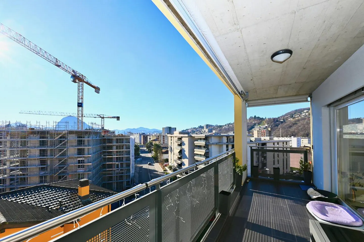 Elegantes Penthouse mit Panoramaterrasse in der Nähe des Zentrums von Lugano - Foto 8 von 20