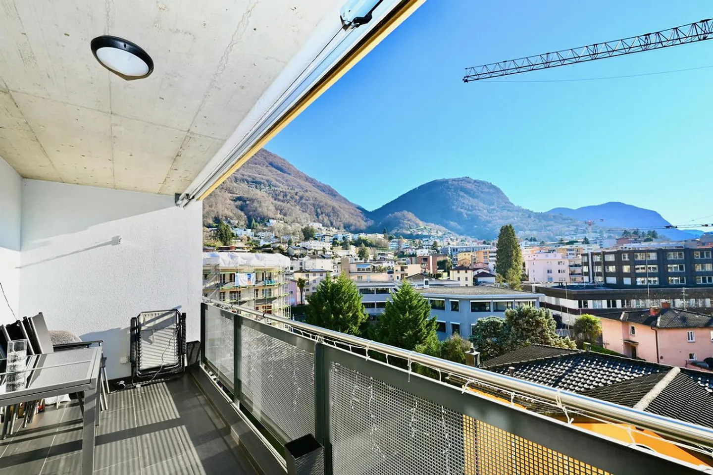 Elegantes Penthouse mit Panoramaterrasse in der Nähe des Zentrums von Lugano - Foto 9 von 20
