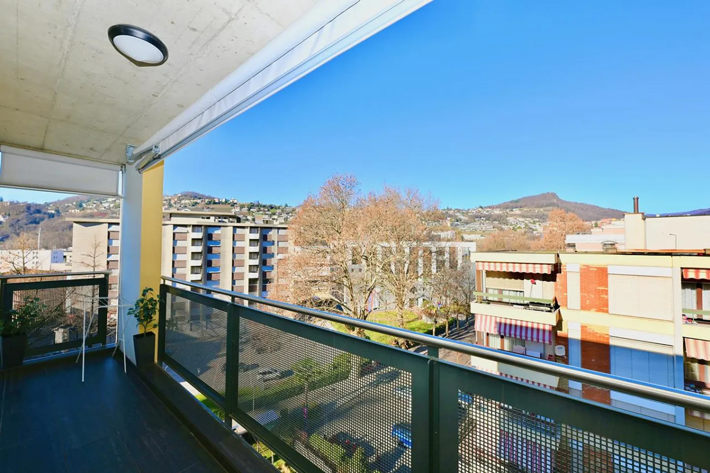 Elegantes Penthouse mit Panoramaterrasse in der Nähe des Zentrums von Lugano - Foto 10 von 20