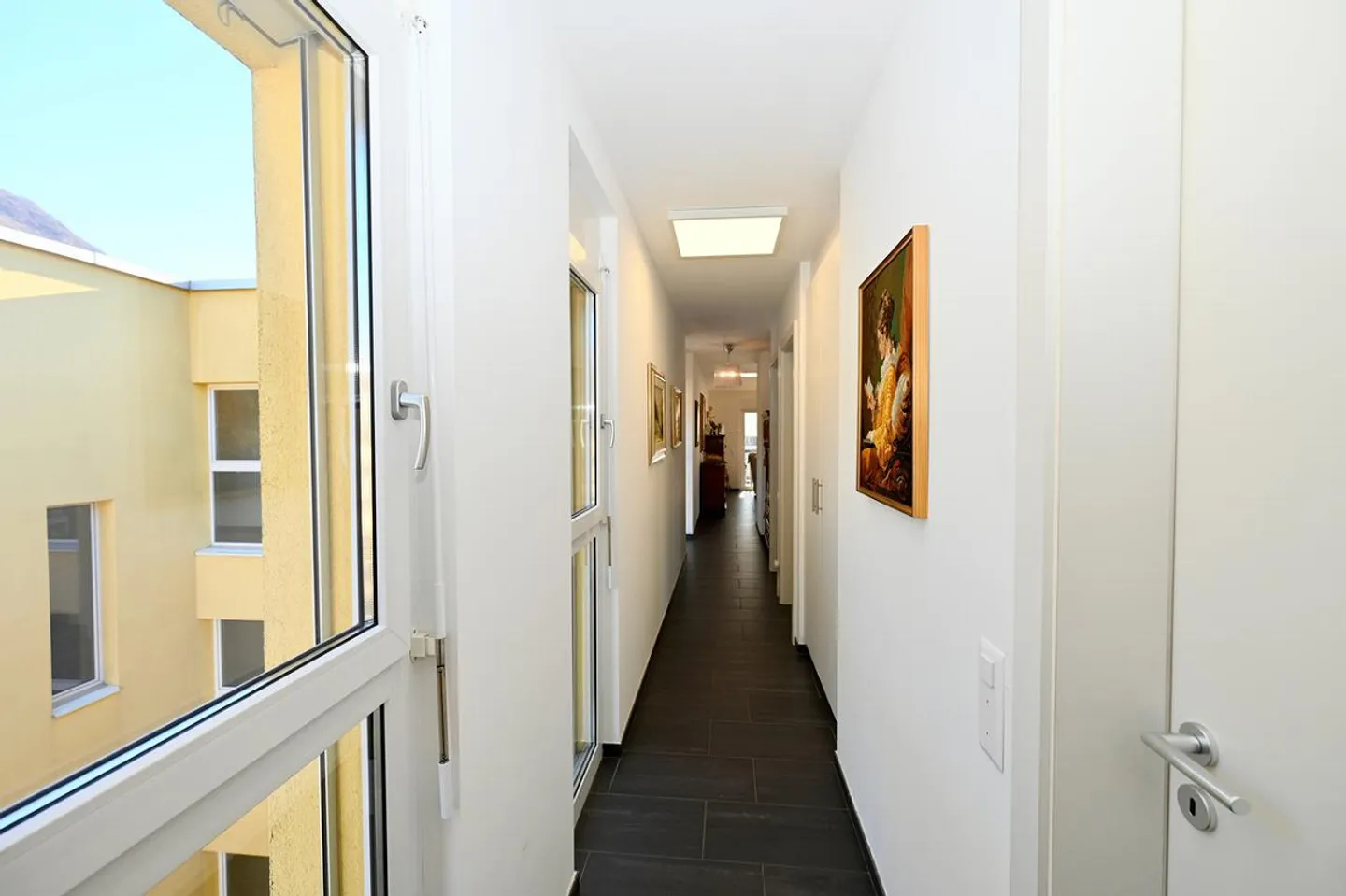 Elegantes Penthouse mit Panoramaterrasse in der Nähe des Zentrums von Lugano - Foto 17 von 20