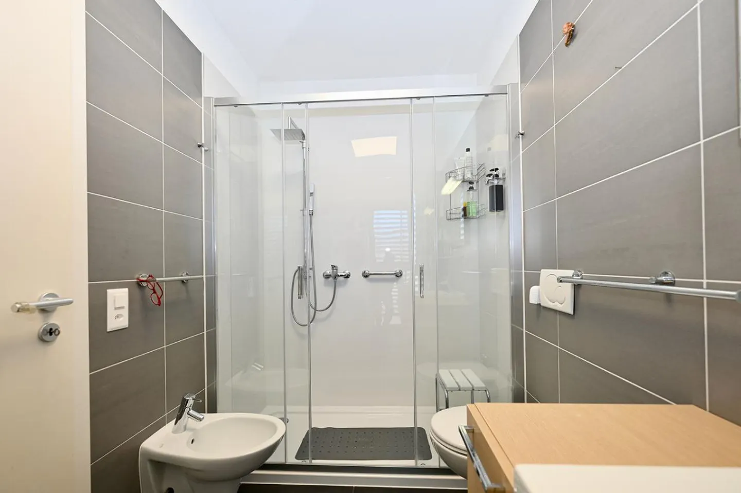 Elegantes Penthouse mit Panoramaterrasse in der Nähe des Zentrums von Lugano - Foto 15 von 20