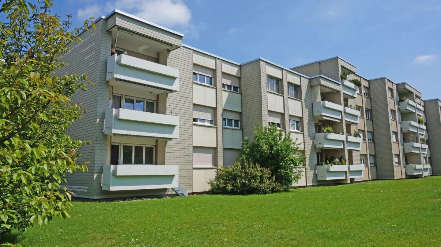 Helle 3.5-Zimmer-Wohnung an ruhiger Lage, grenzend an die Stadt Wil - Photo 1 sur 13