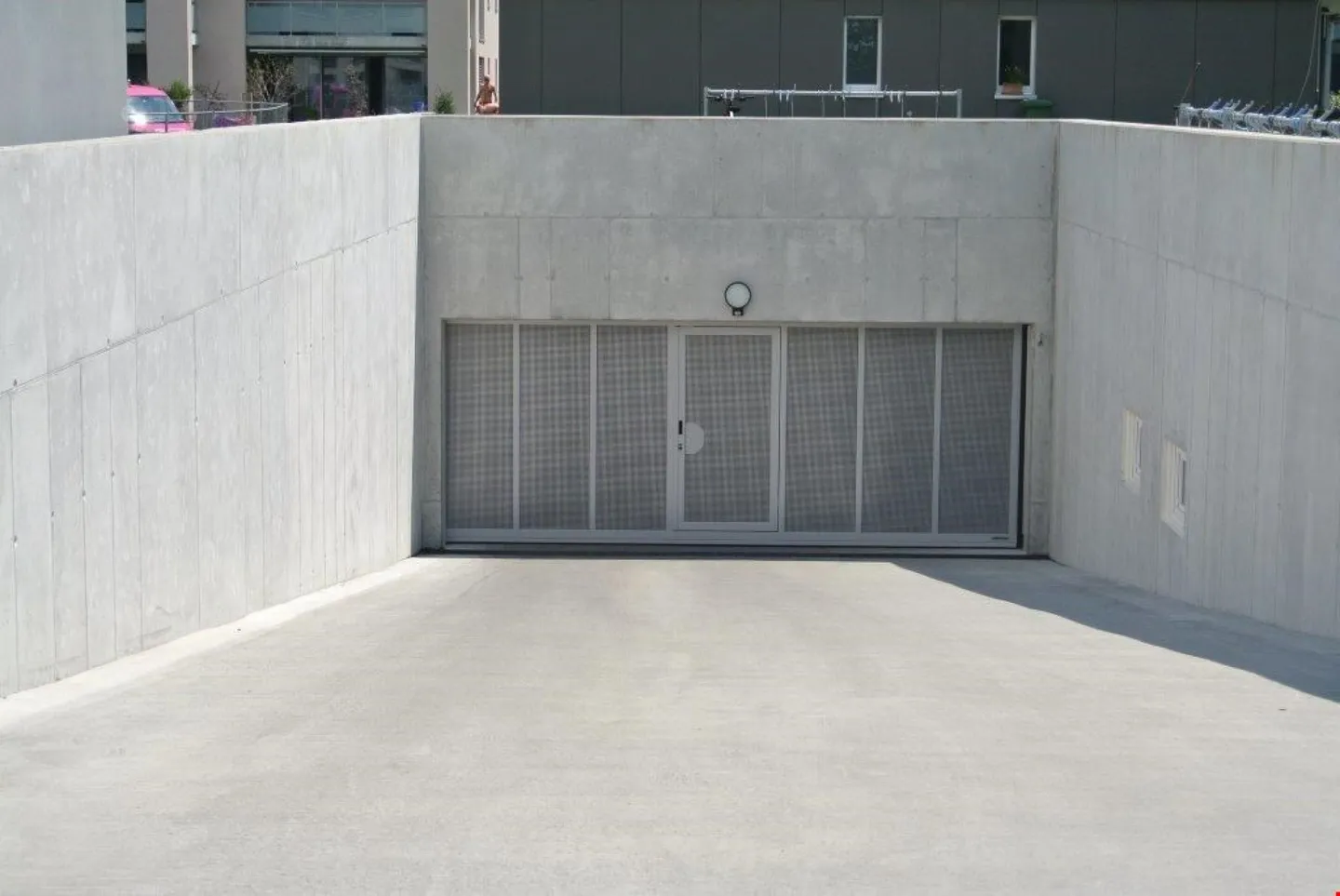 Geräumige Parkplätze in Interlaken - Foto 1 von 2