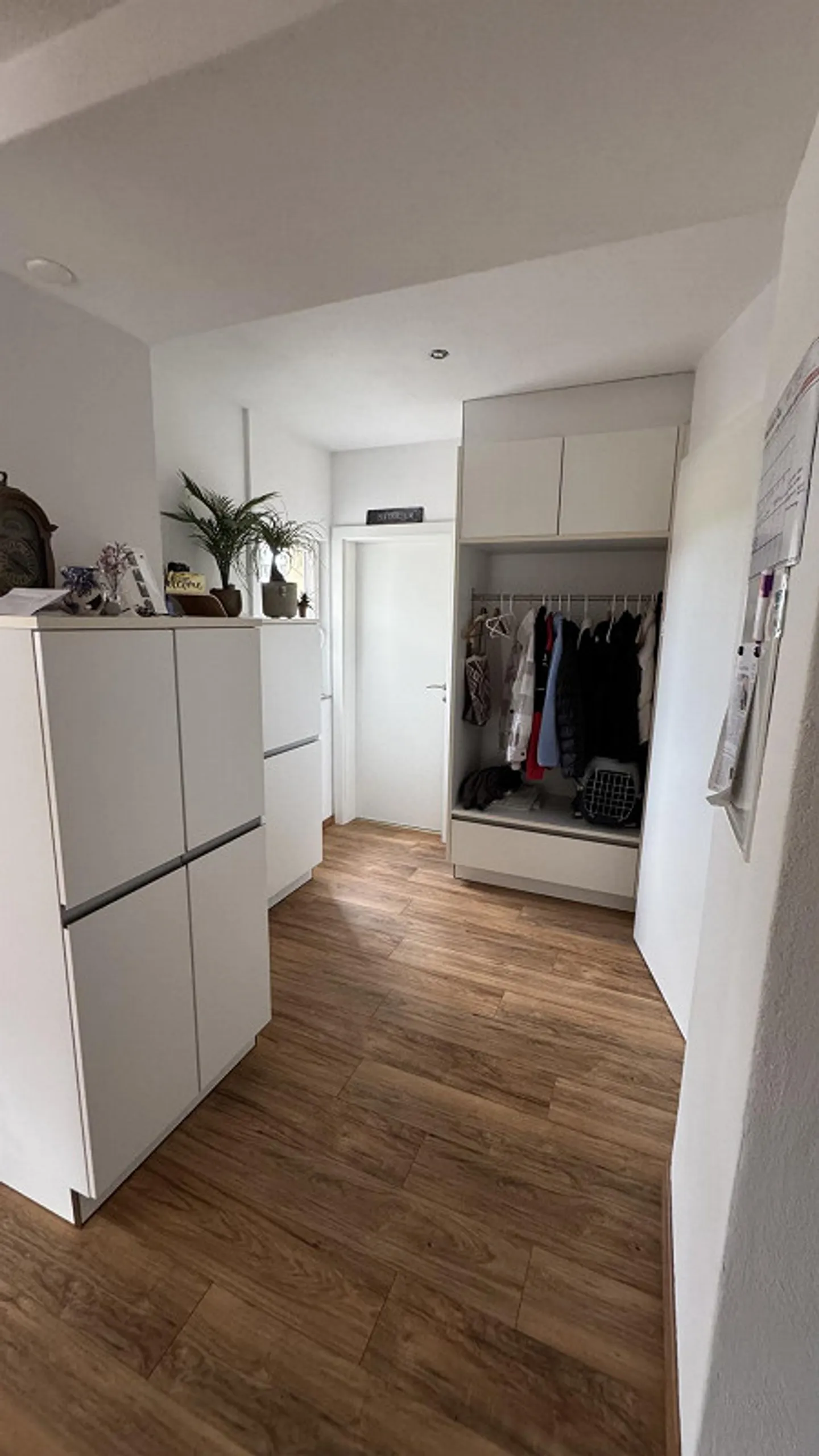 Luminoso appartamento di 5 stanze con grande terrazza, vista panoramica e posizione tranquilla - Foto 2 di 30