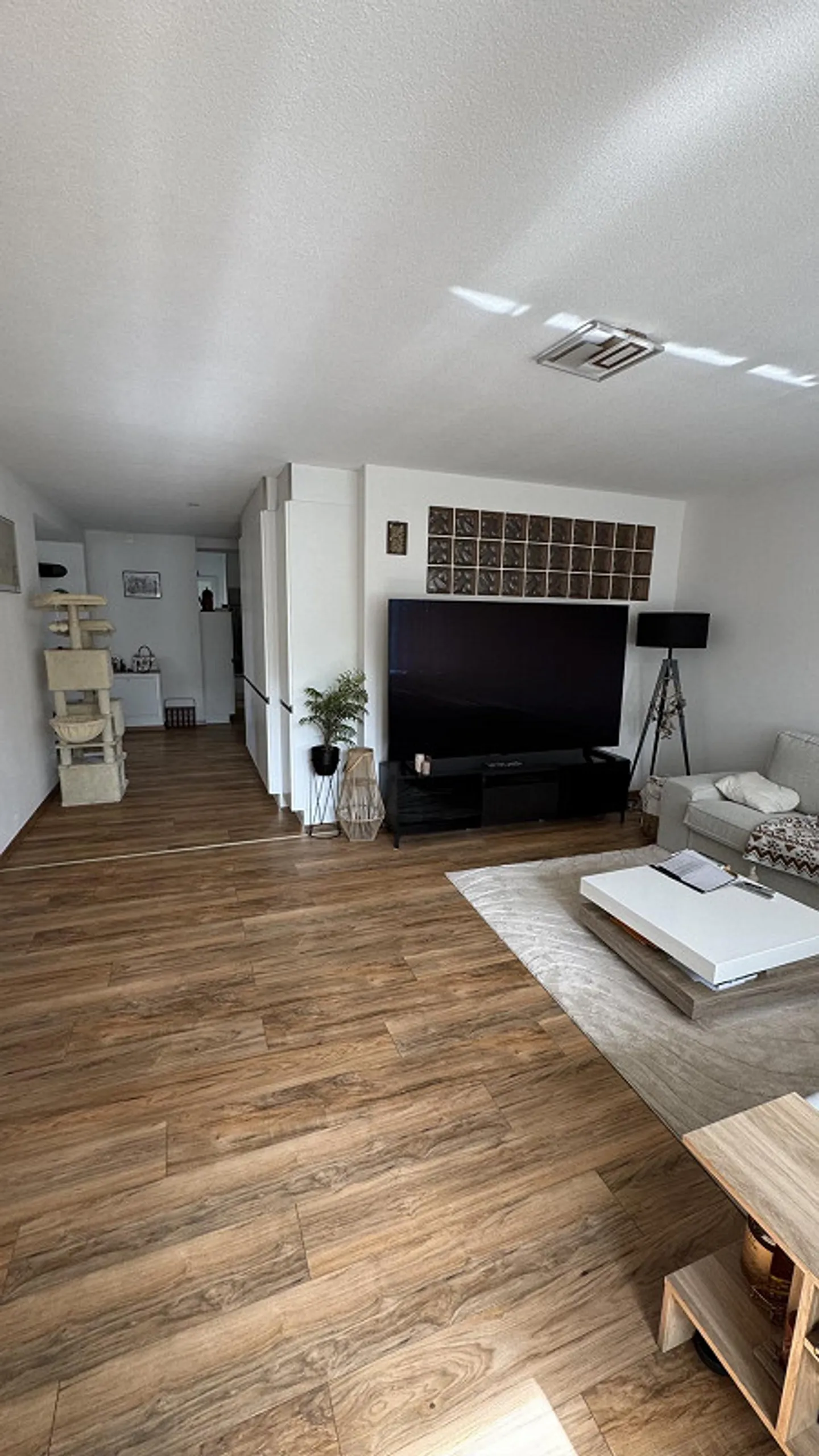 Luminoso appartamento di 5 stanze con grande terrazza, vista panoramica e posizione tranquilla - Foto 5 di 30