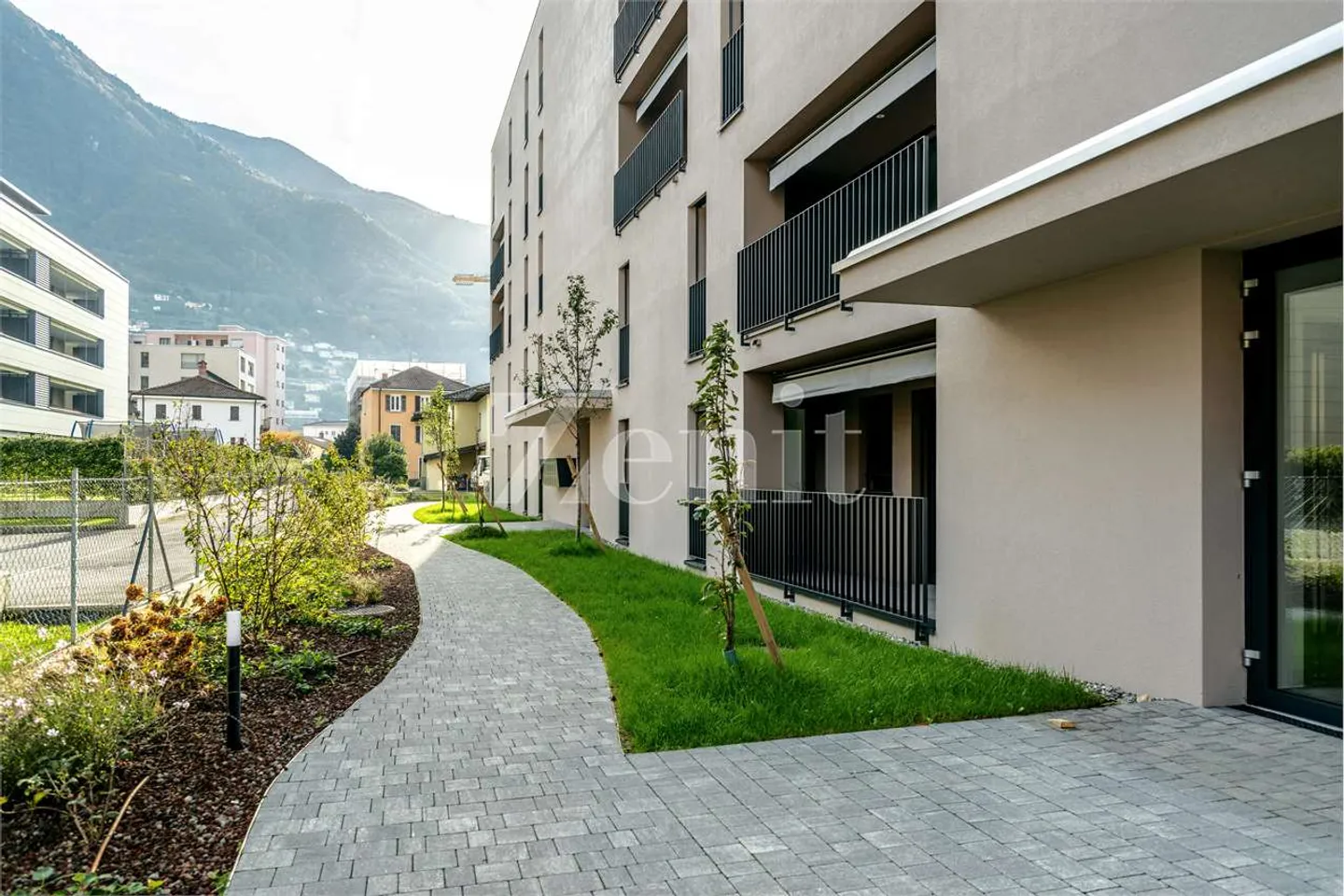 Bellinzona - Modernes 3.5-Zimmer-Apartment im Erdgeschoss mit exklusivem Garten - Photo 1 sur 13