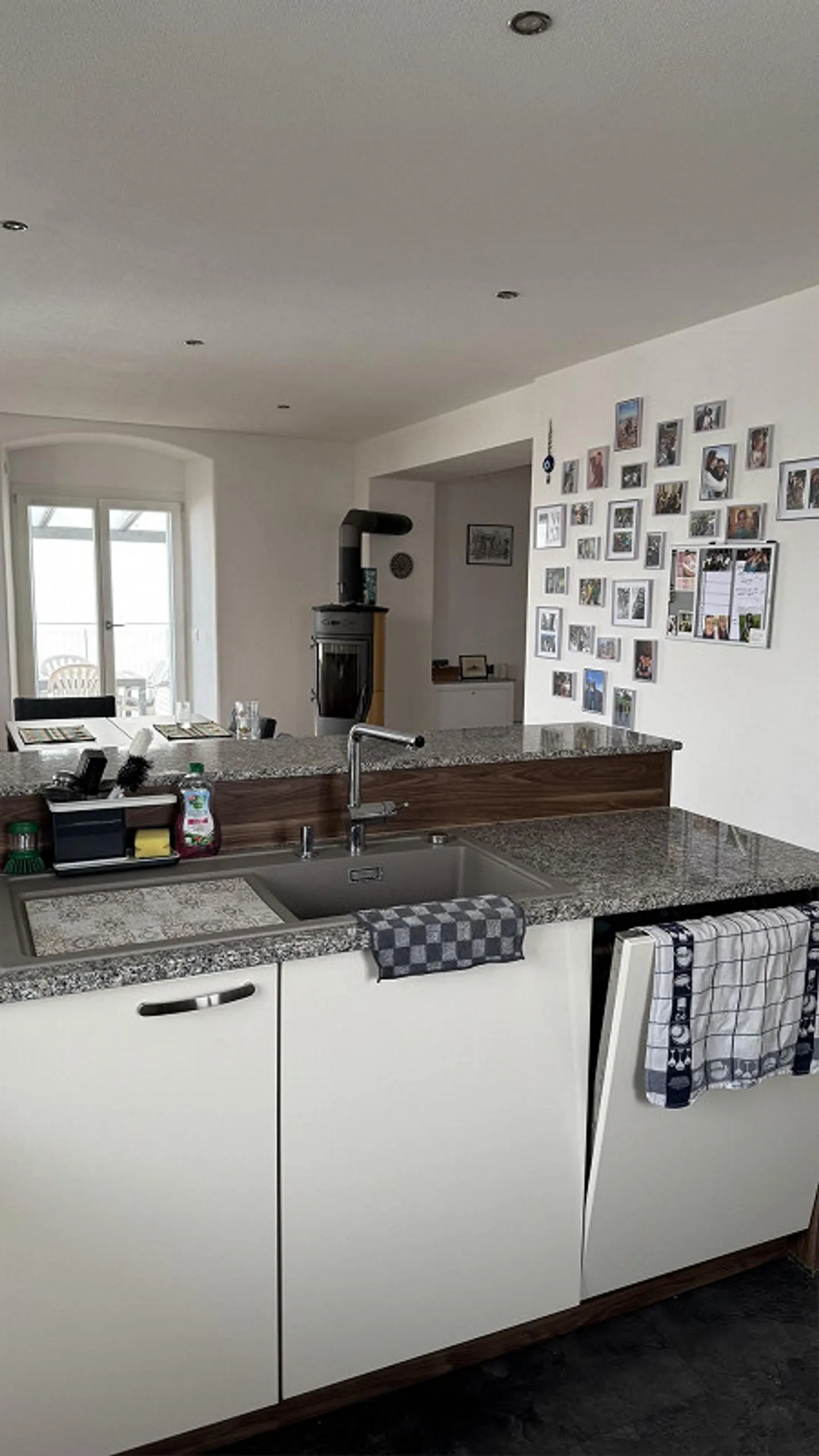 Luminoso appartamento di 5 stanze con grande terrazza, vista panoramica e posizione tranquilla - Foto 12 di 30