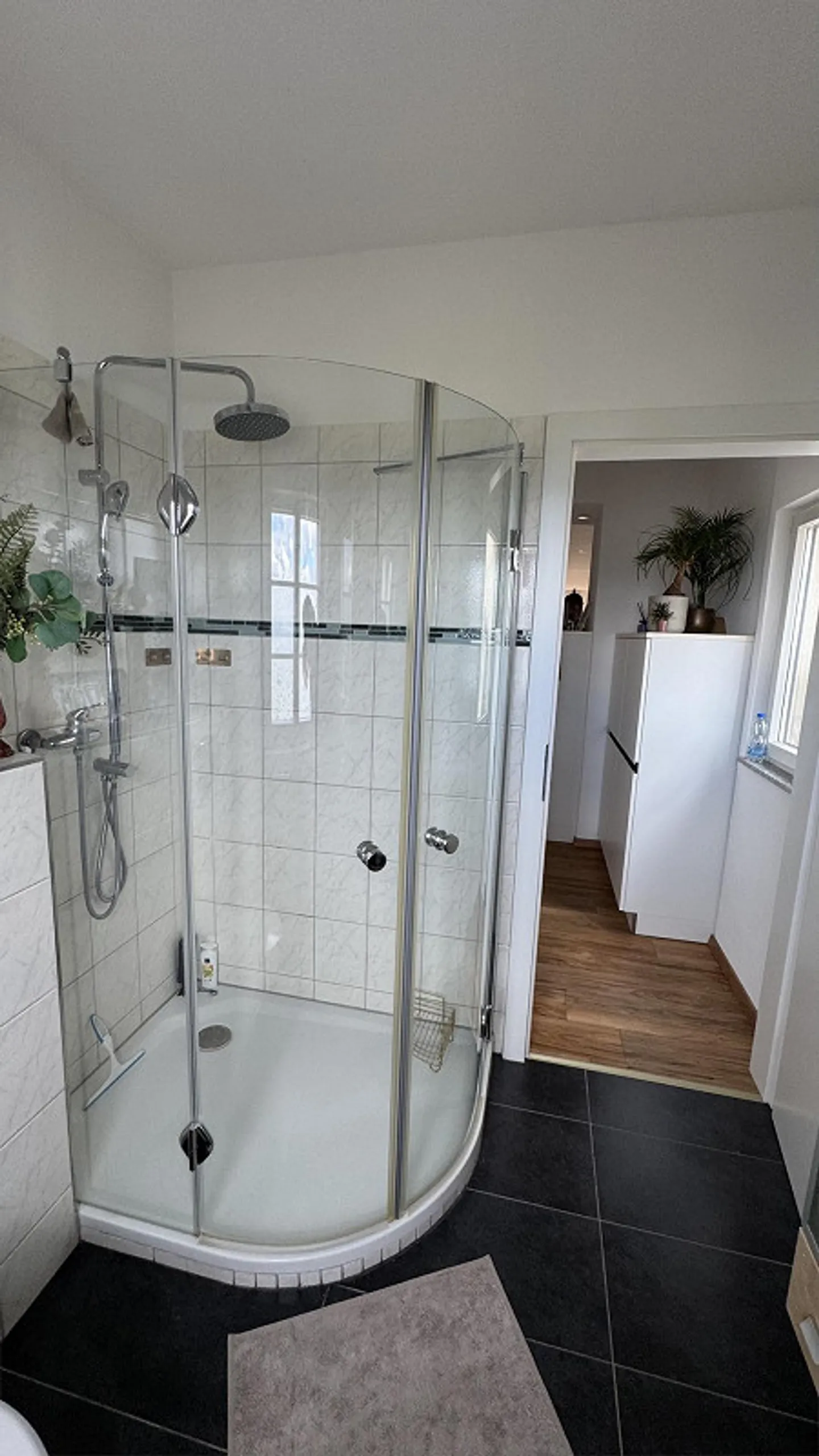 Luminoso appartamento di 5 stanze con grande terrazza, vista panoramica e posizione tranquilla - Foto 11 di 30