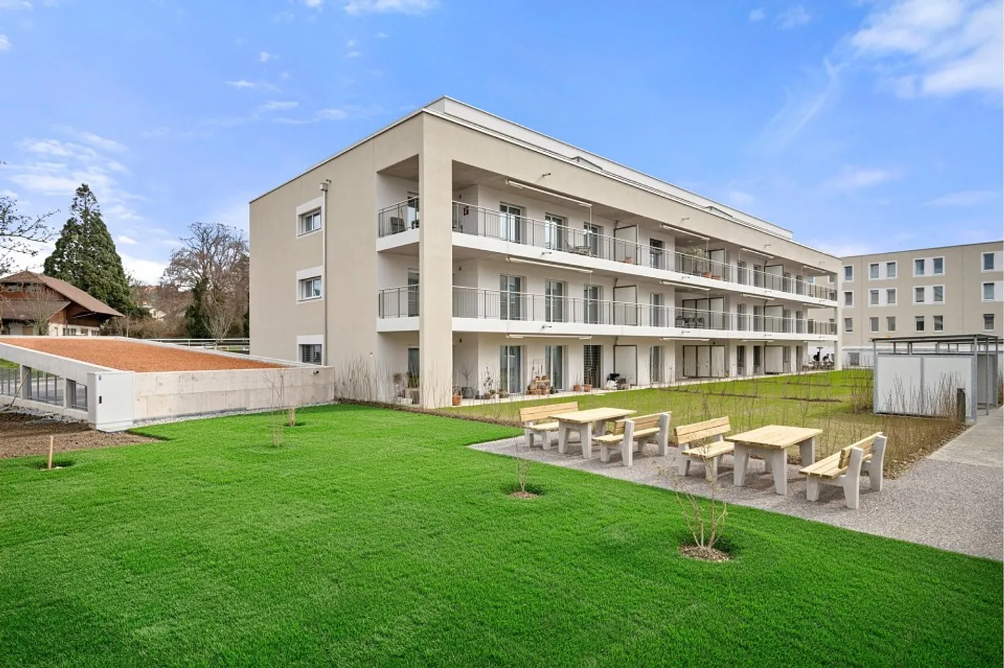 Appartement moderne avec balcon - Photo 2 sur 13