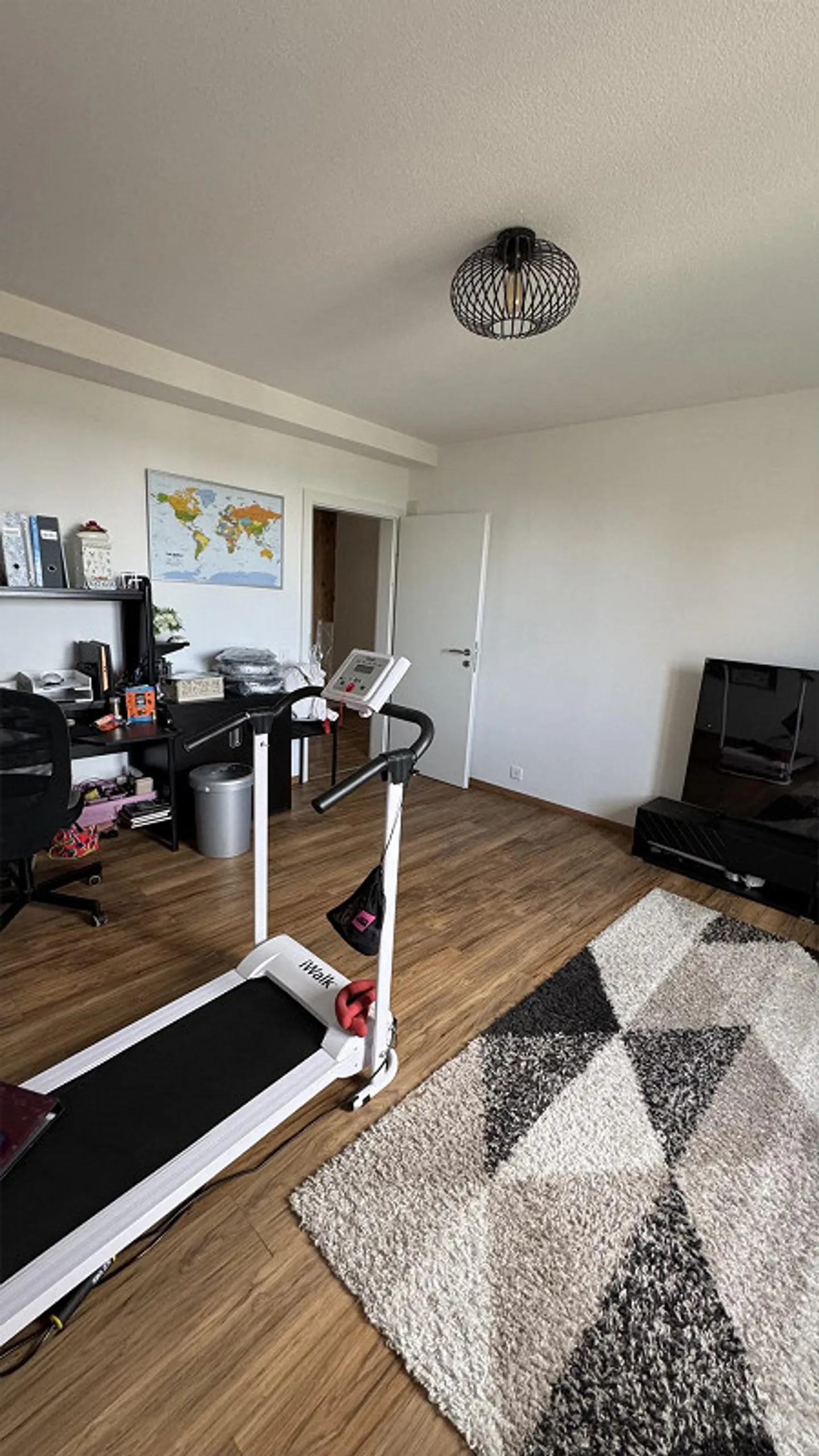 Luminoso appartamento di 5 stanze con grande terrazza, vista panoramica e posizione tranquilla - Foto 23 di 30