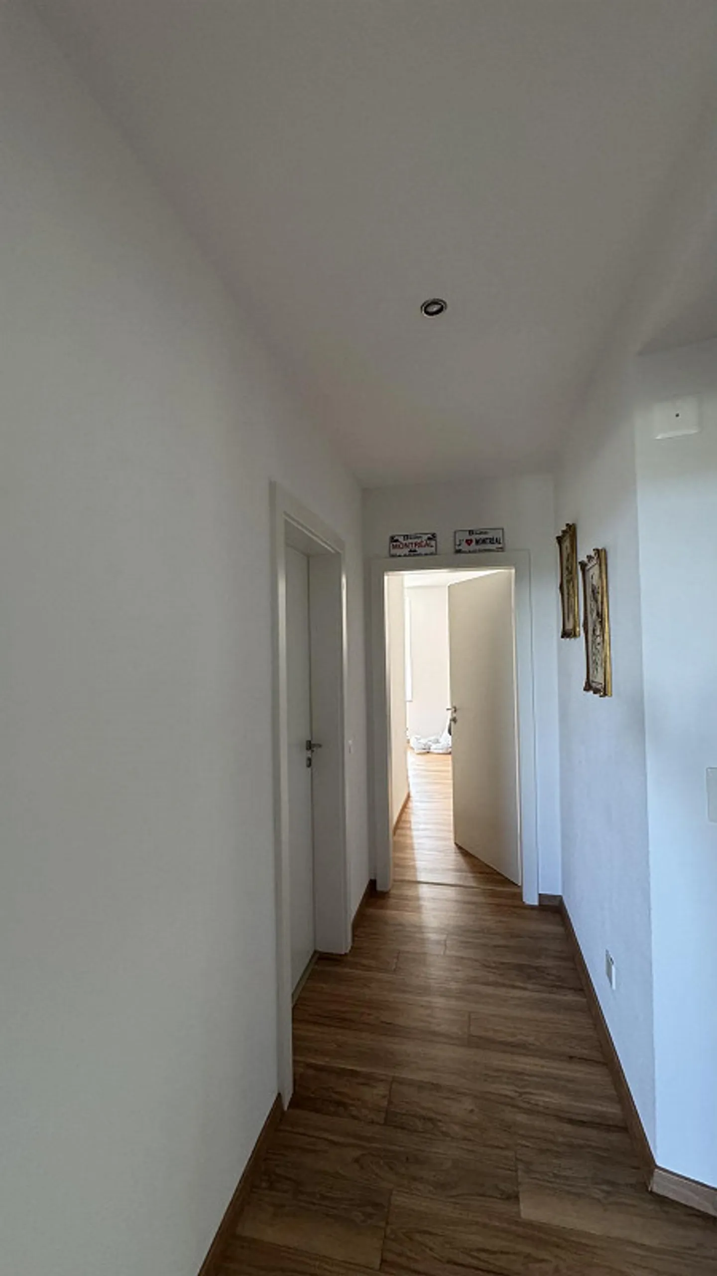 Luminoso appartamento di 5 stanze con grande terrazza, vista panoramica e posizione tranquilla - Foto 24 di 30