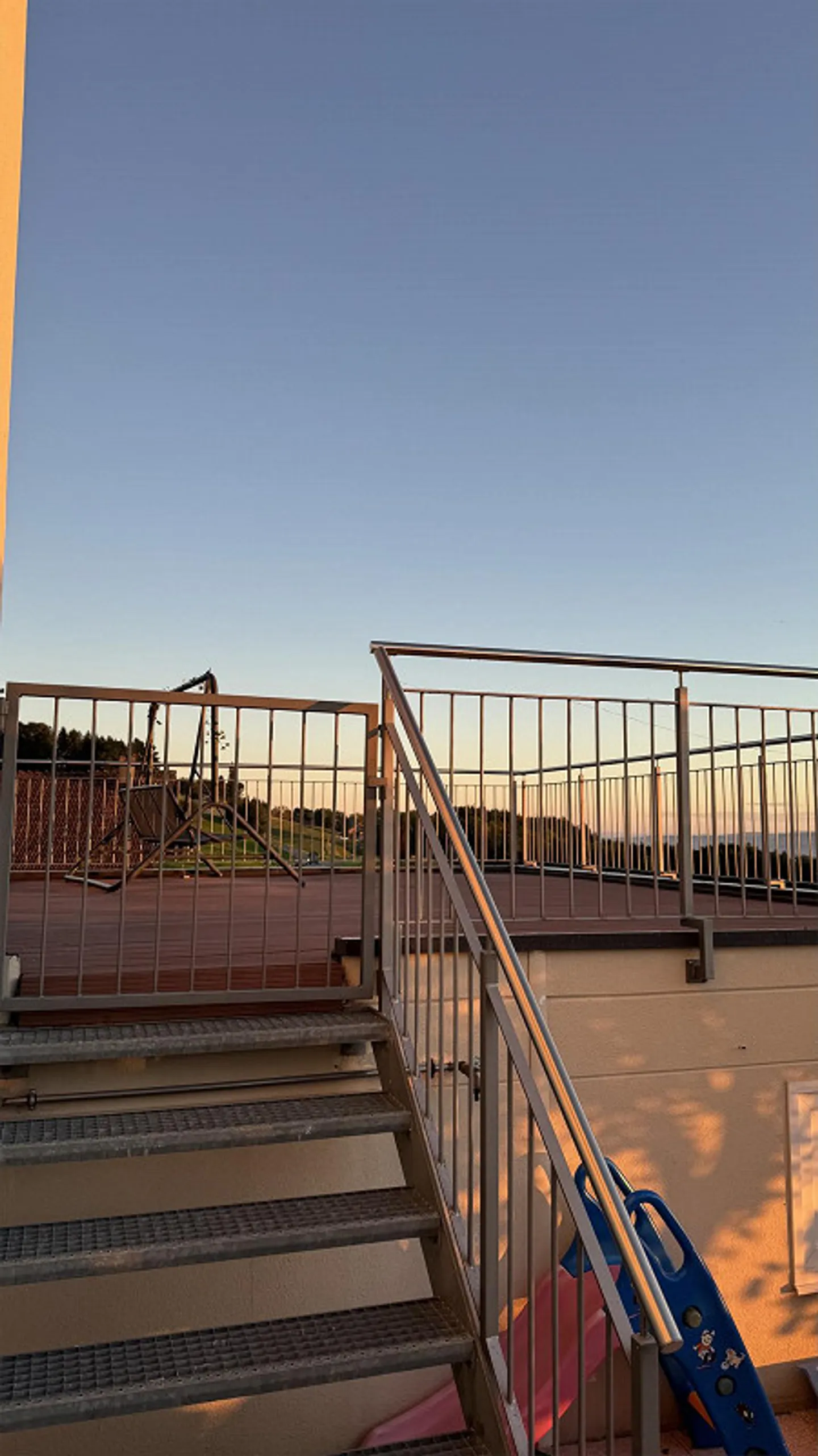 Luminoso appartamento di 5 stanze con grande terrazza, vista panoramica e posizione tranquilla - Foto 27 di 30