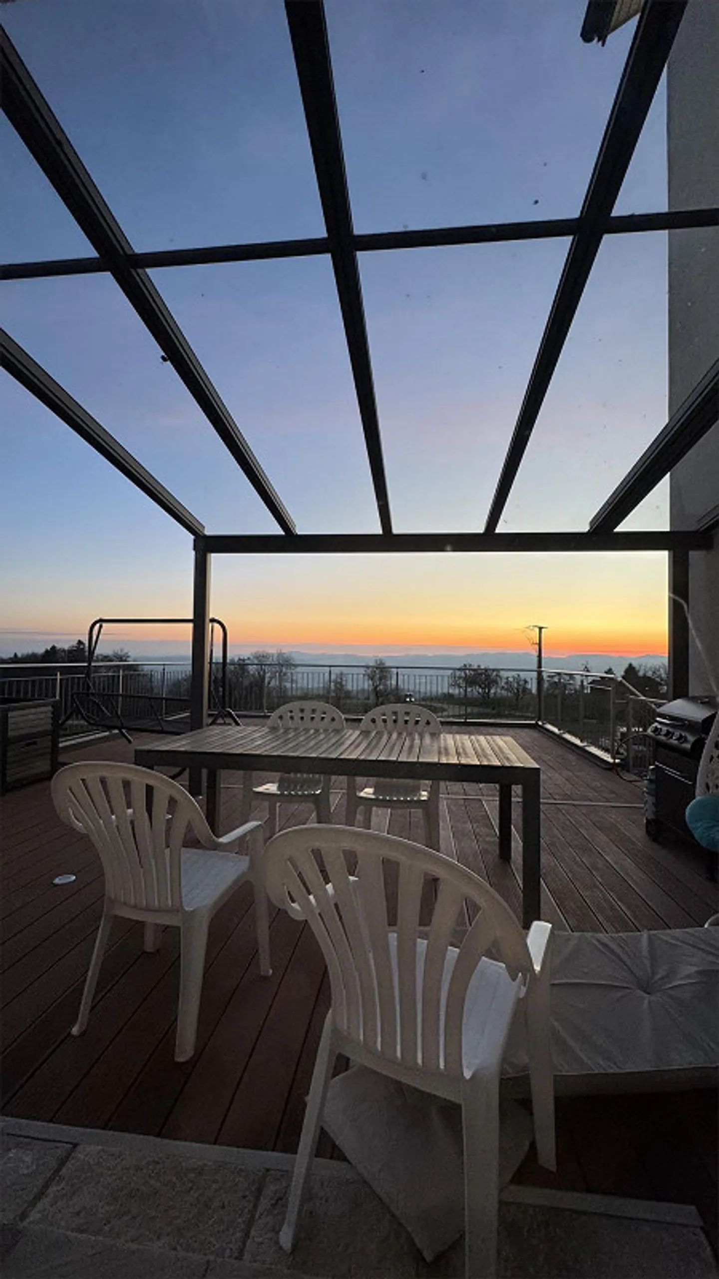 Luminoso appartamento di 5 stanze con grande terrazza, vista panoramica e posizione tranquilla - Foto 29 di 30