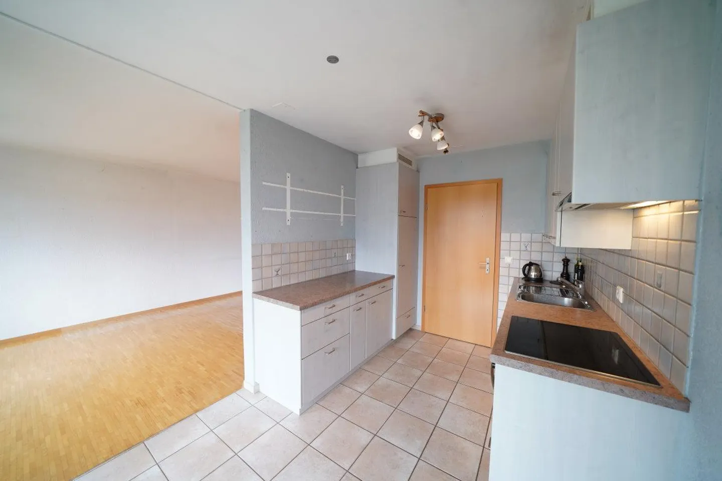 Sunny 2-room apartment with balcony and lift - Photo 4 of 6