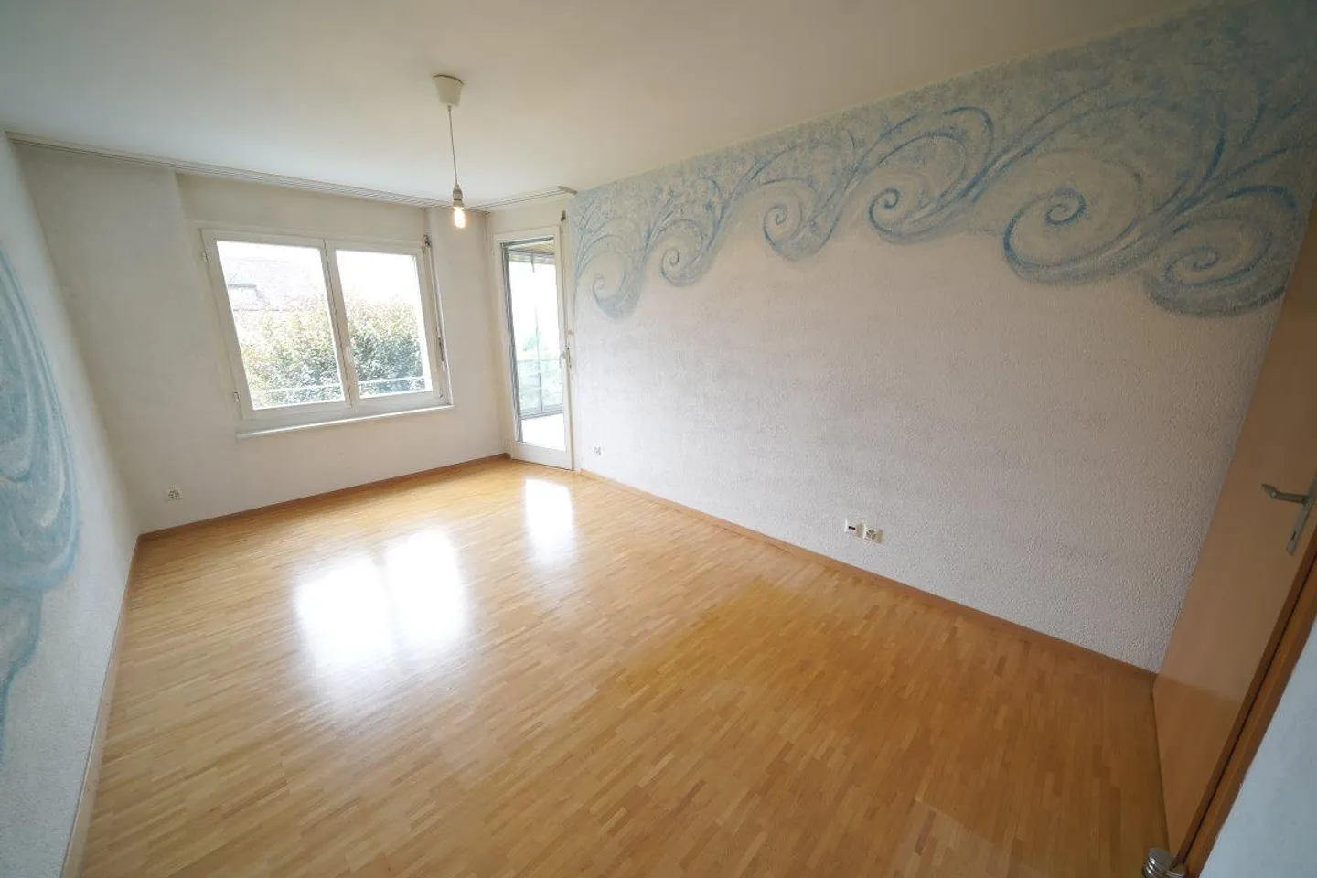 Sunny 2-room apartment with balcony and lift - Photo 5 of 6