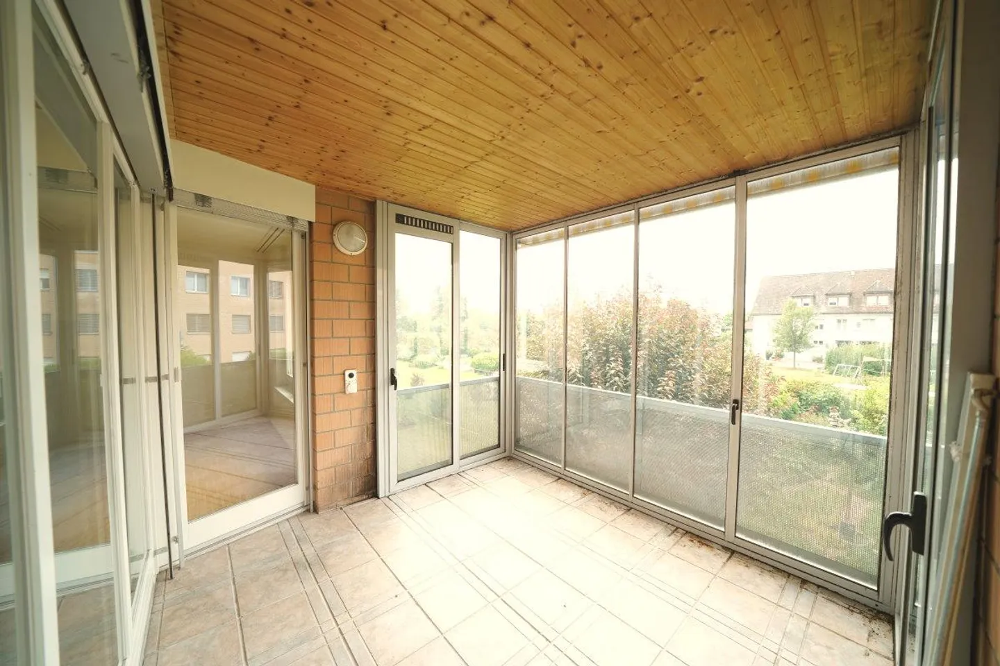 Sunny 2-room apartment with balcony and lift - Photo 2 of 6