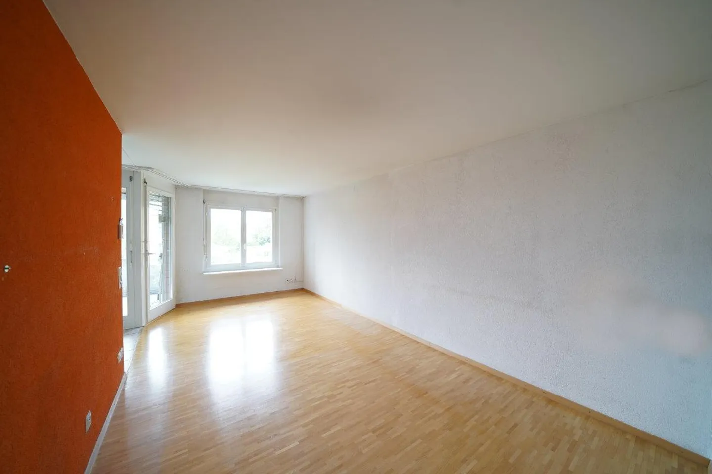 Sunny 2-room apartment with balcony and lift - Photo 3 of 6