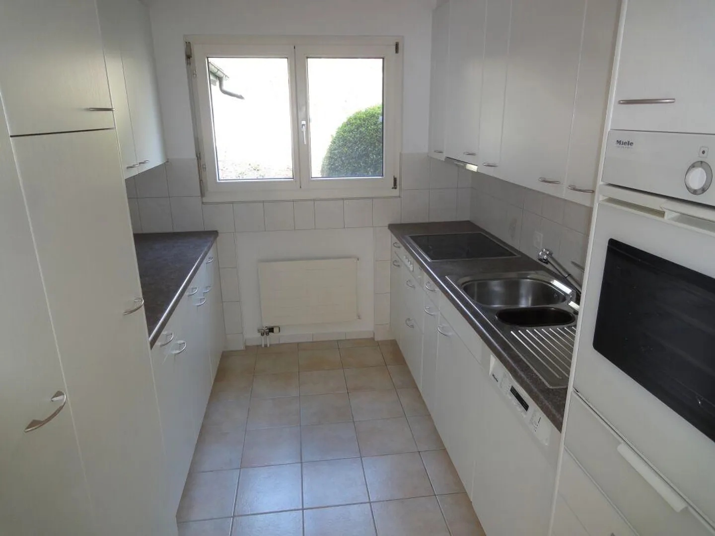 Grosse Dachwohnung mit gemütlichem, gedecktem Balkon - Foto 2 von 6