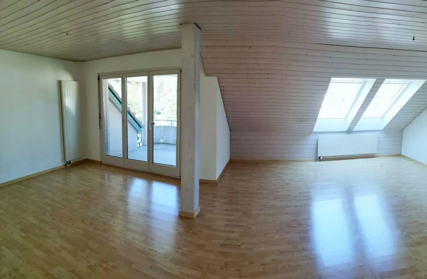 Grosse Dachwohnung mit gemütlichem, gedecktem Balkon - Foto 4 von 6