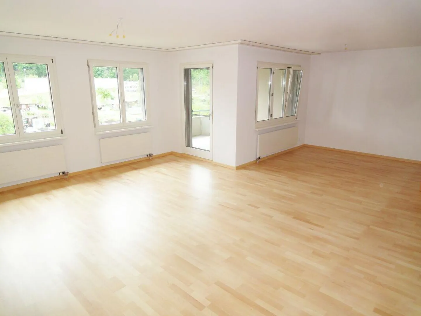 Grosse Dachwohnung mit gemütlichem, gedecktem Balkon - Foto 5 von 6