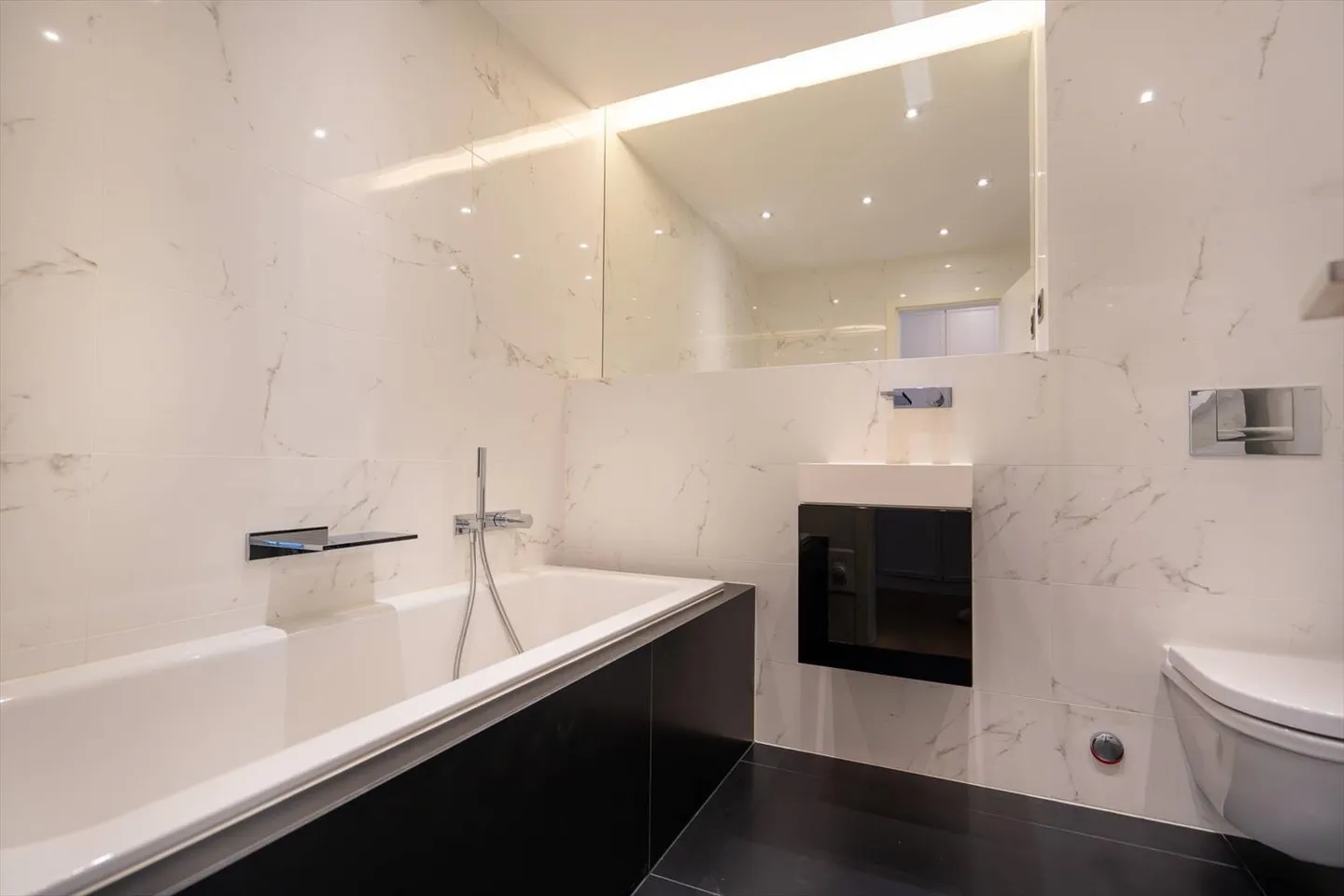 Appartamento elegante di 6,5 stanze con 226m2 - Foto 9 di 13