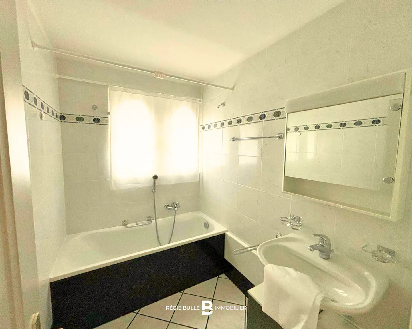 Fribourg - Spacious 3.5 Room Apartment Close to All Amenities - Photo 6 of 9