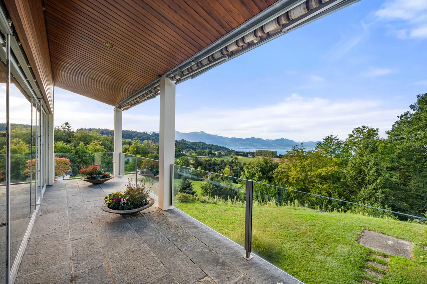 Architect-designed property with great privacy, stunning view of the lake, Lausanne - Photo 6 of 13