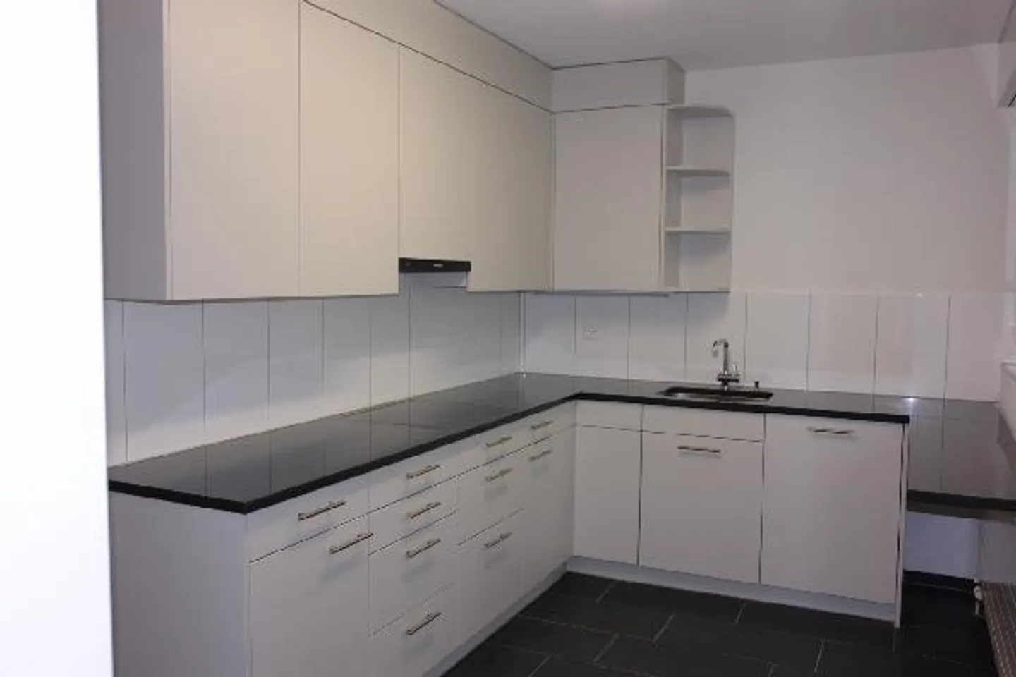 Living in a beautiful terrace house - Photo 4 of 8