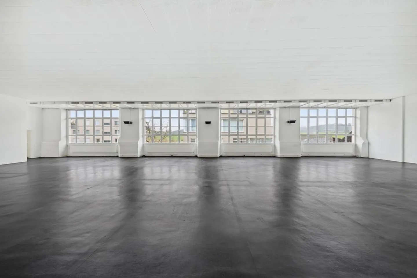 Commercial Space in a Central Location - Photo 4 of 13