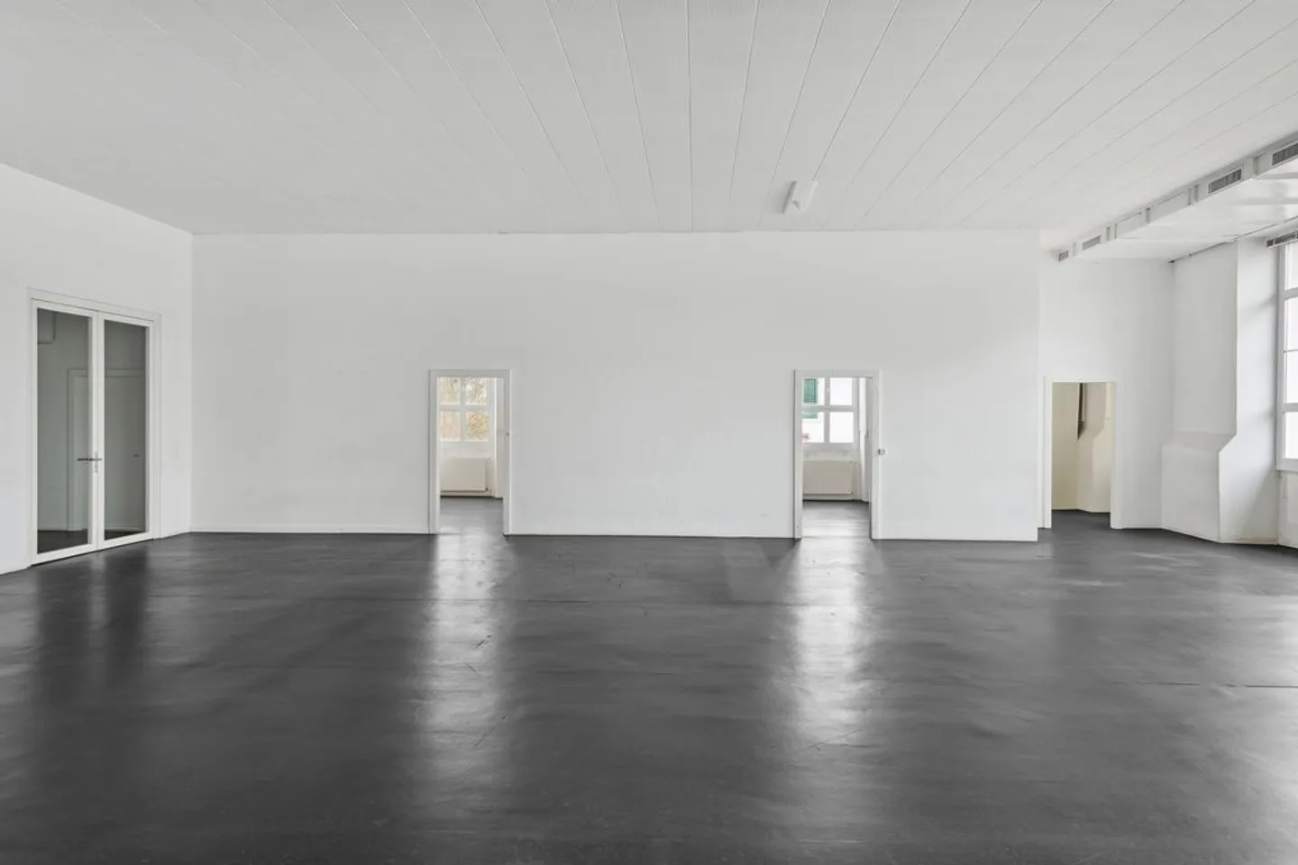 Commercial Space in a Central Location - Photo 5 of 13