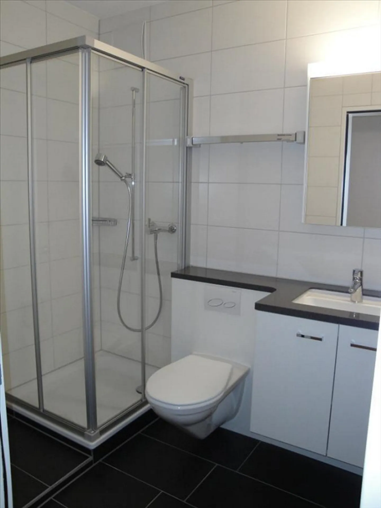 Living in a beautiful terrace house - Photo 6 of 8