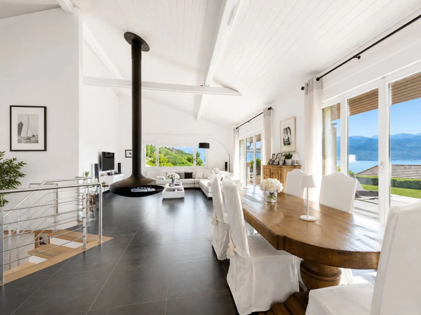 Proprietà individuale con vista sul lago e grande appezzamento - Foto 3 di 13