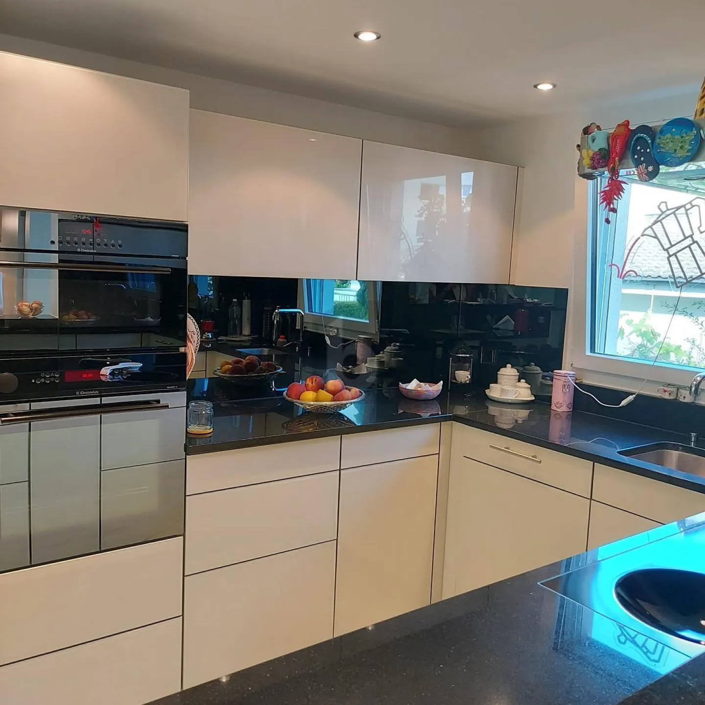 FAMILY FRIENDLY AND SPACIOUS - Photo 2 of 6