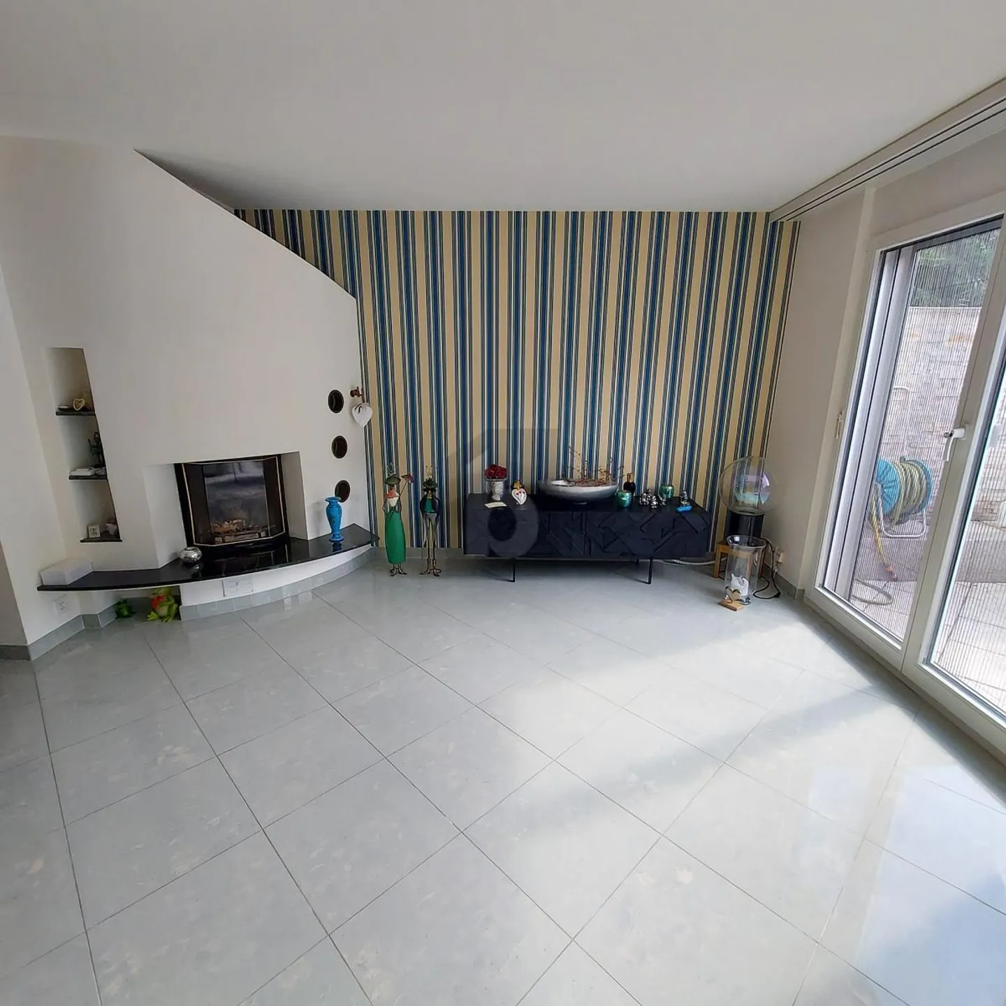 FAMILY FRIENDLY AND SPACIOUS - Photo 3 of 6
