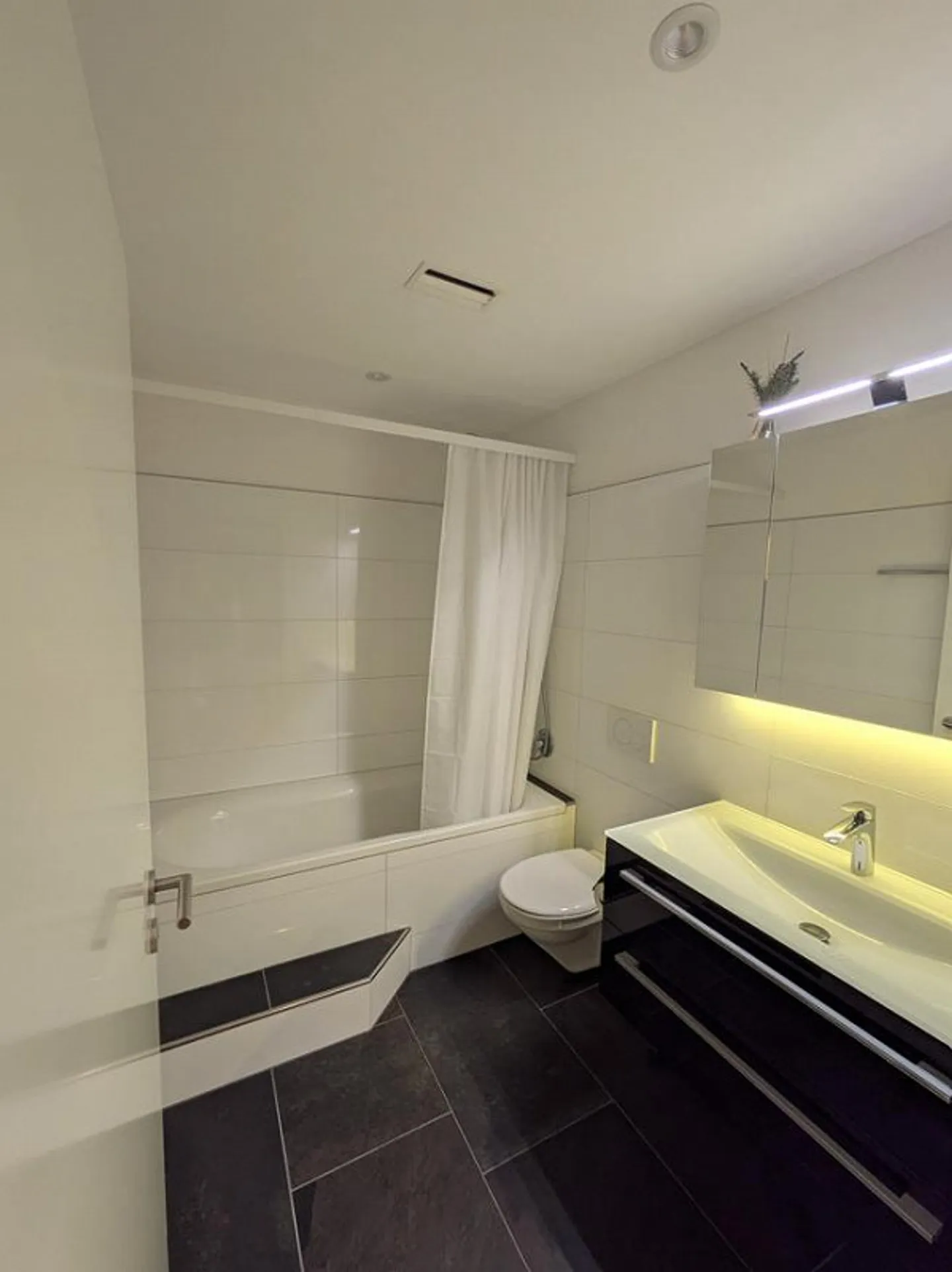 Beautiful 2.5 room apartment in Minergie standard - Photo 6 of 8