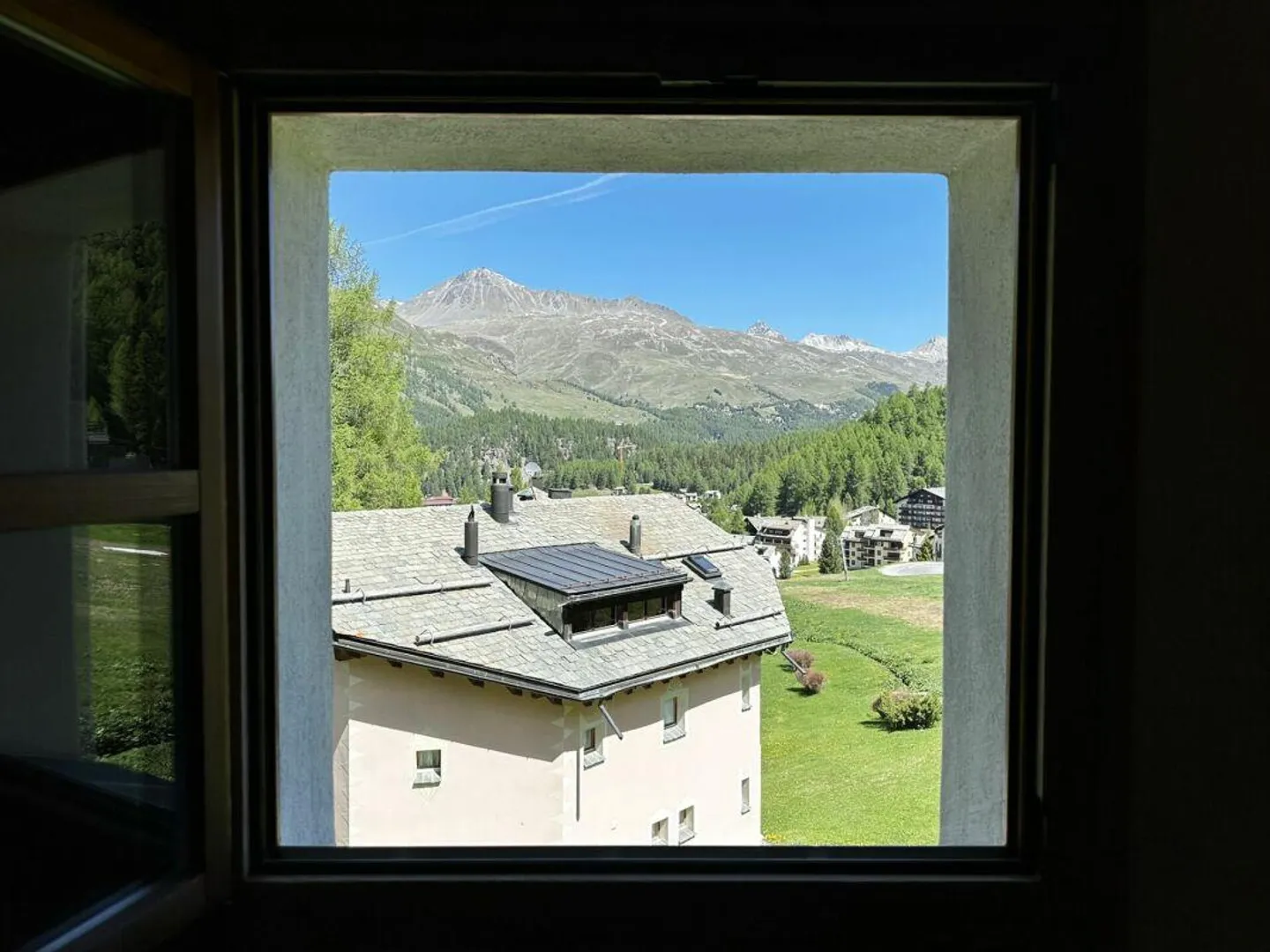 Exclusive Maisonette Apartment with Sauna & Panoramic View over Silvaplana - Photo 7 of 10