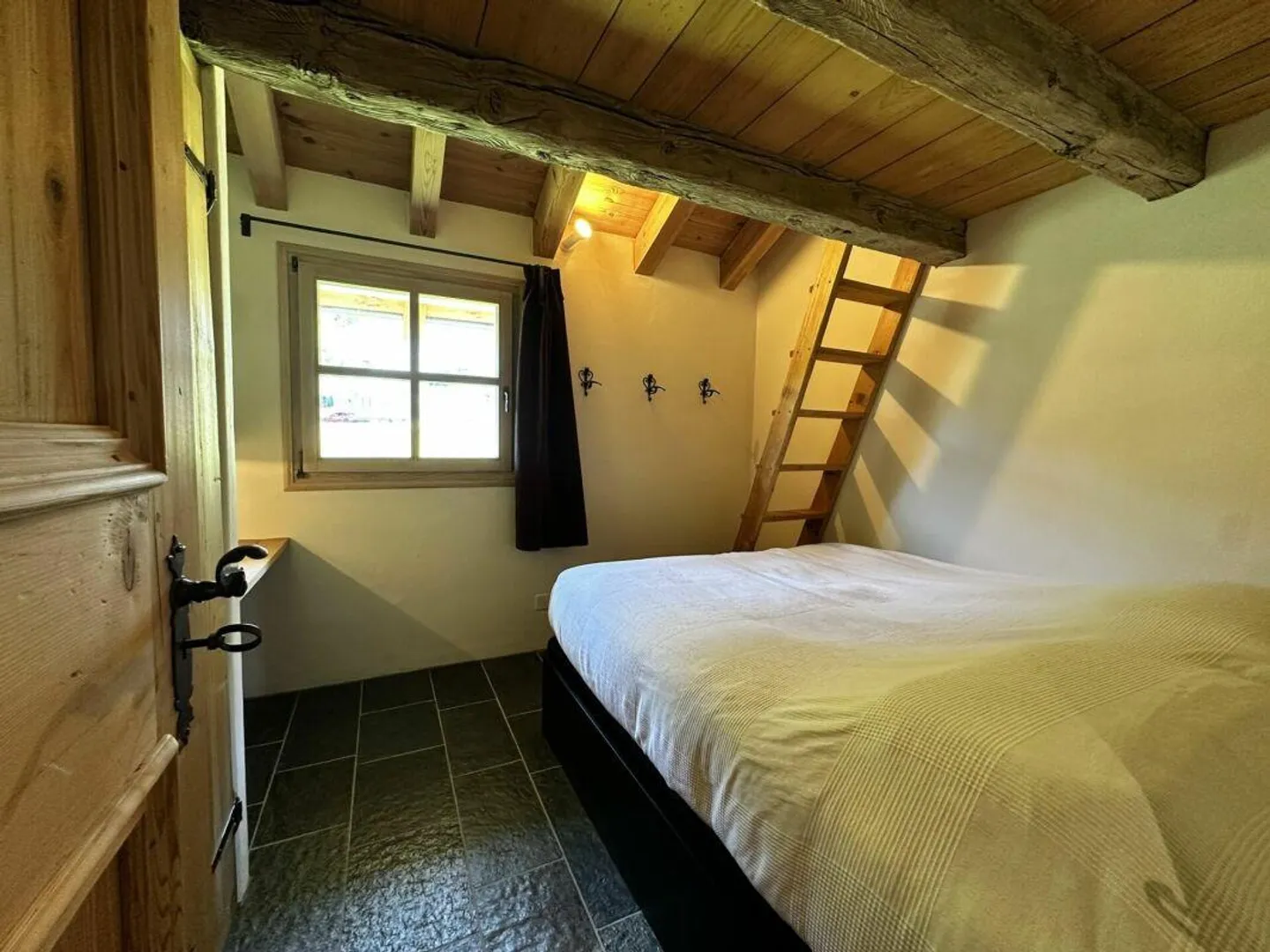 Exclusive Maisonette Apartment with Sauna & Panoramic View over Silvaplana - Photo 8 of 10