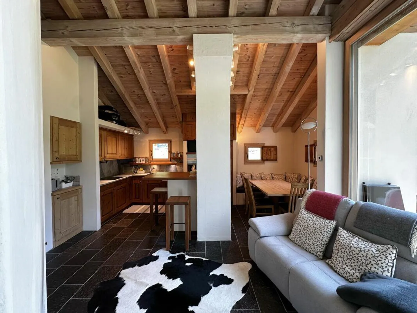 Exclusive Maisonette Apartment with Sauna & Panoramic View over Silvaplana - Photo 4 of 10
