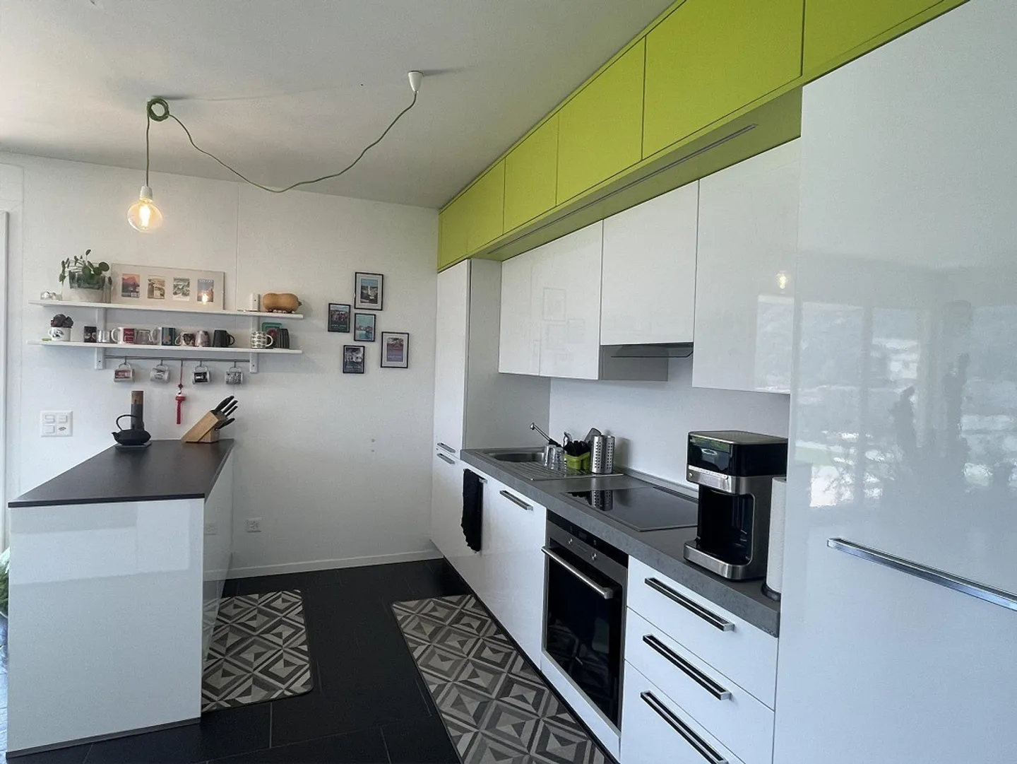 SCHÖNE 3.5-WOHNUNG MIT GROSSER TERRASSE UND 2 PARKPLÄTZEN - Foto 6 von 13