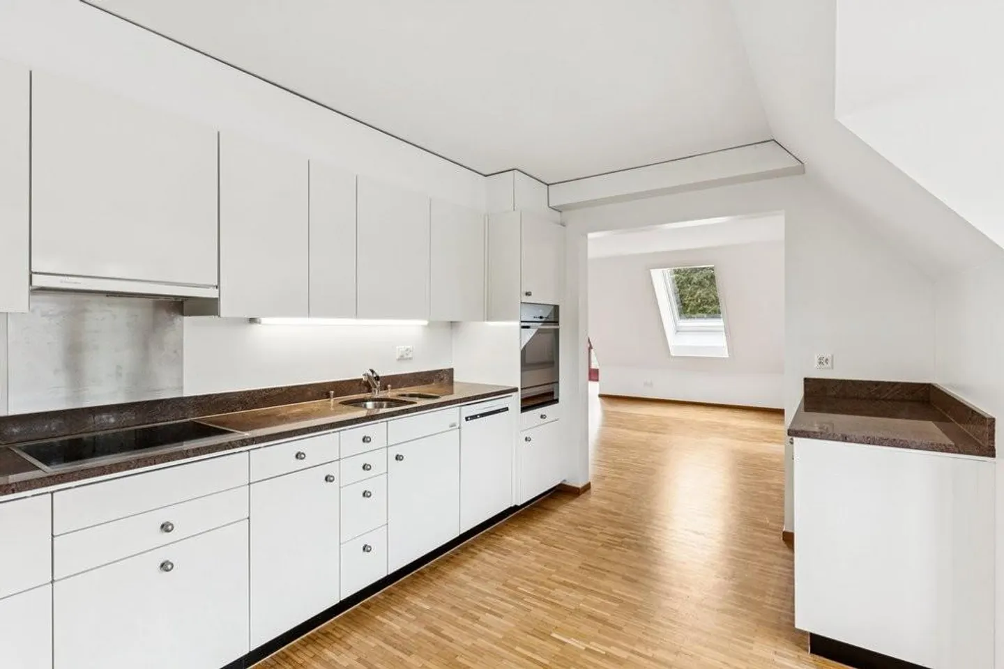 Charming Maisonette Apartment - Photo 3 of 12