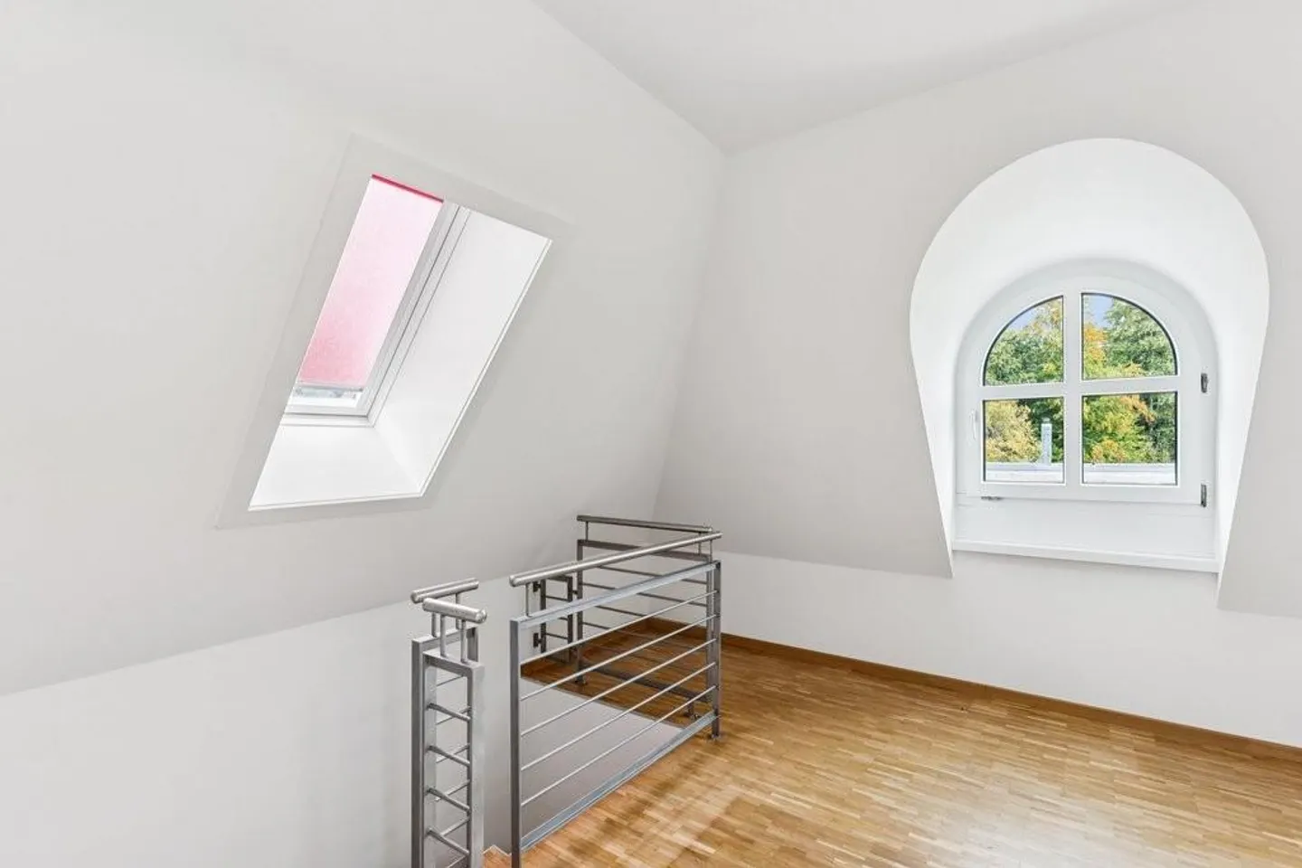 Charming Maisonette Apartment - Photo 9 of 12