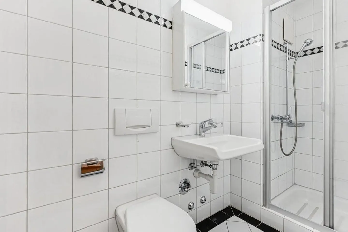 Charming Maisonette Apartment - Photo 7 of 12