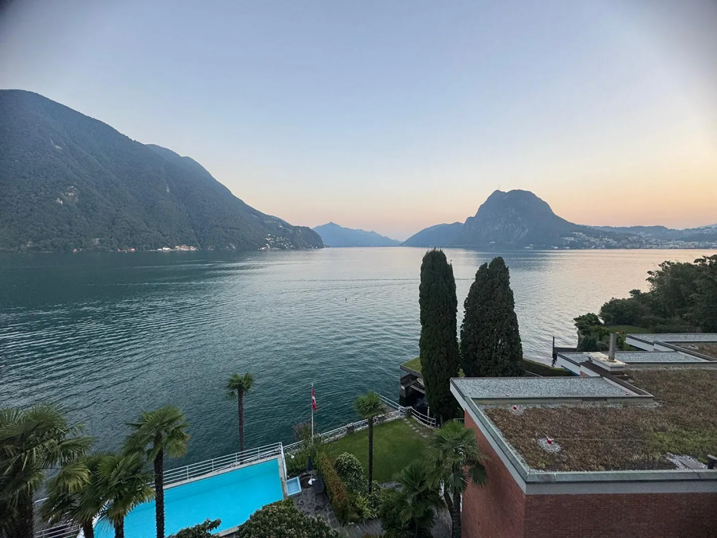 Elegant 1.5-room apartment with spectacular view of Lake Lugano - Photo 1 of 7
