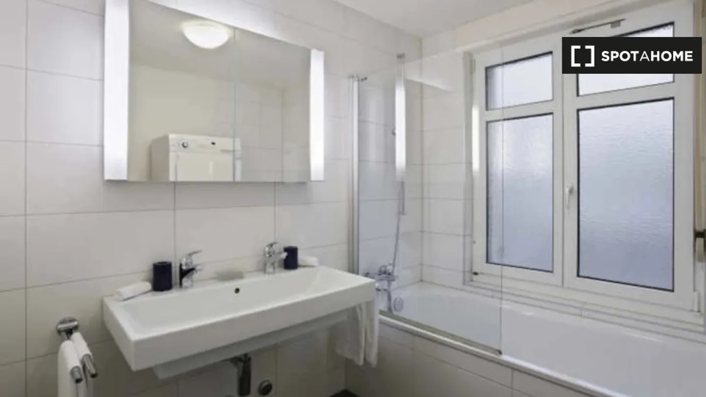 Discover, visit and rent your new home online with full confidence. - Photo 5 of 9