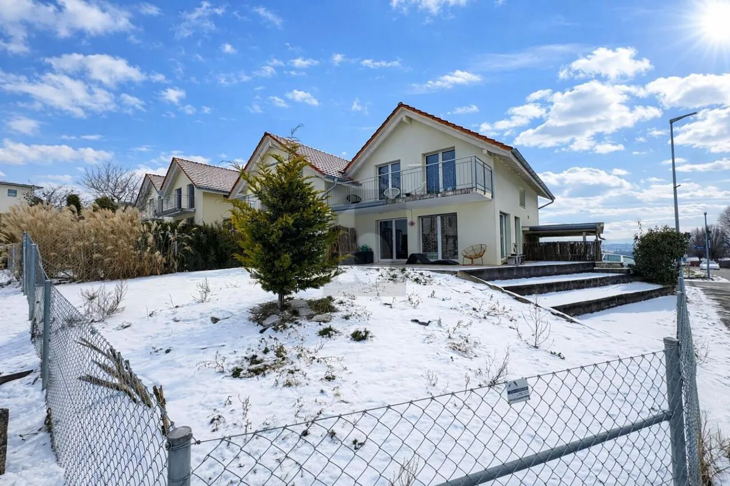 SPACIOUS, BRIGHT AND FAMILY-FRIENDLY - Photo 1 of 6