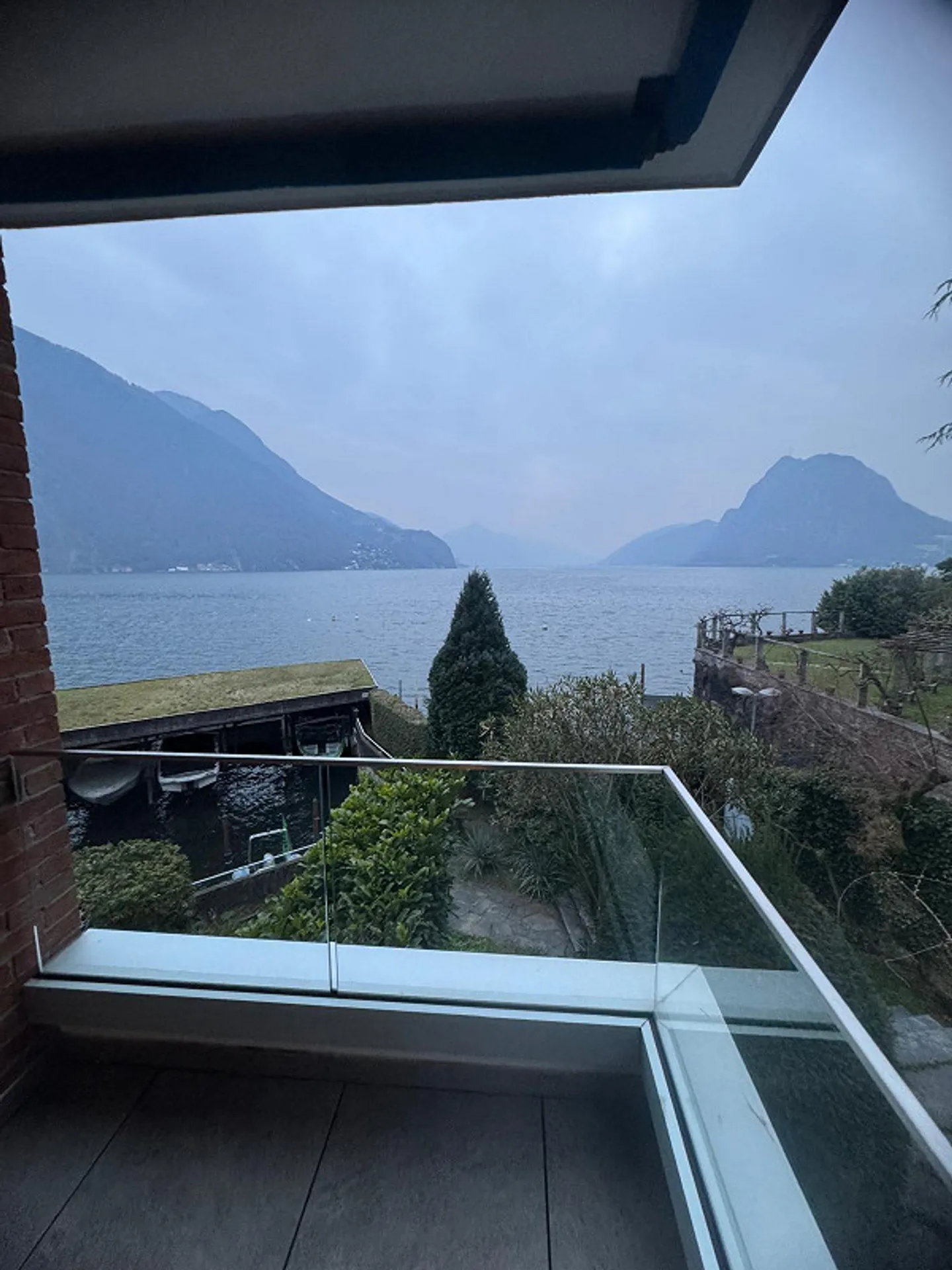 Elegant 1.5-room apartment with spectacular view of Lake Lugano - Photo 6 of 7